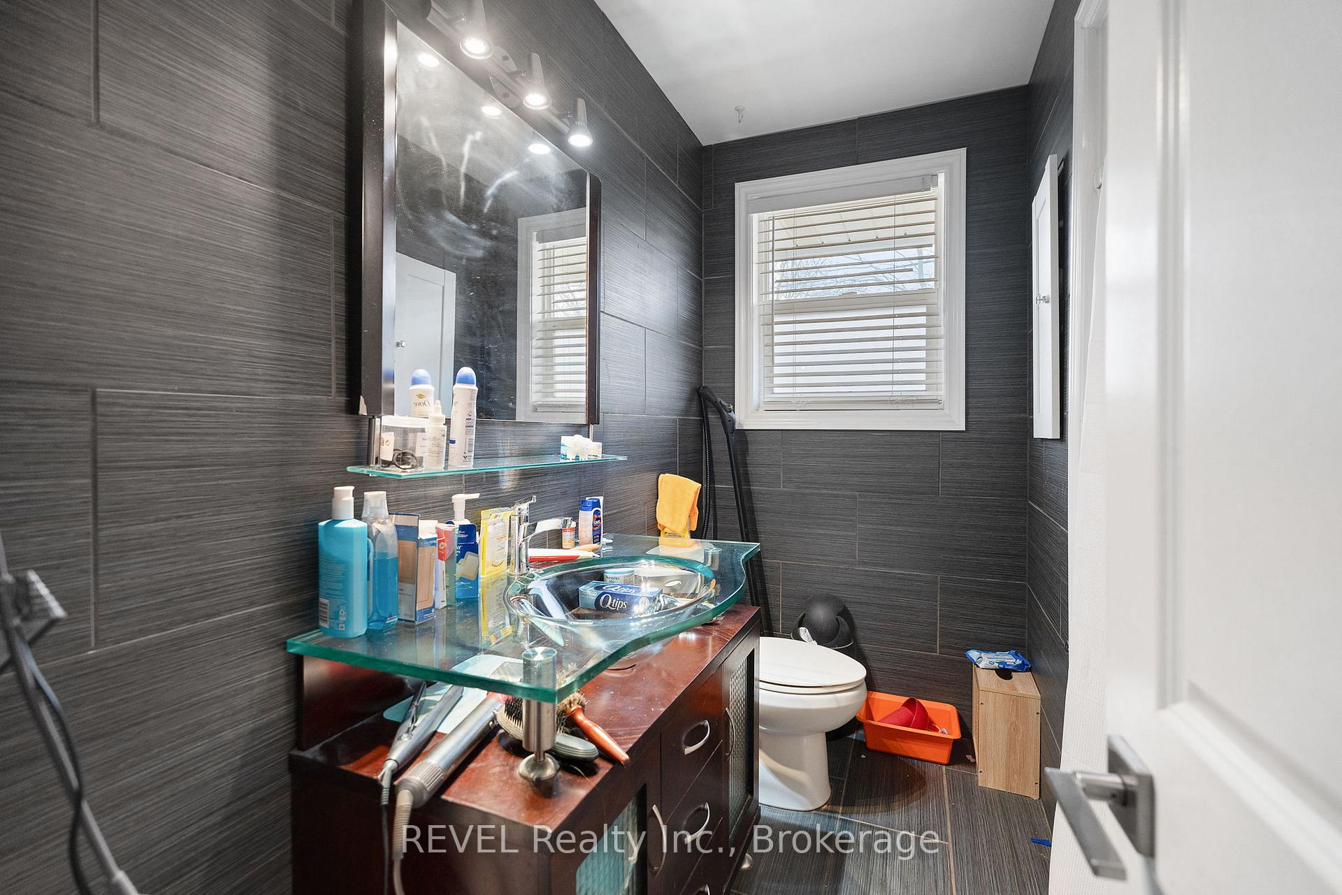 Photo 8 of 26 Roseland Avenue, St. Catharines, Carlton/Bunting — HOMEH