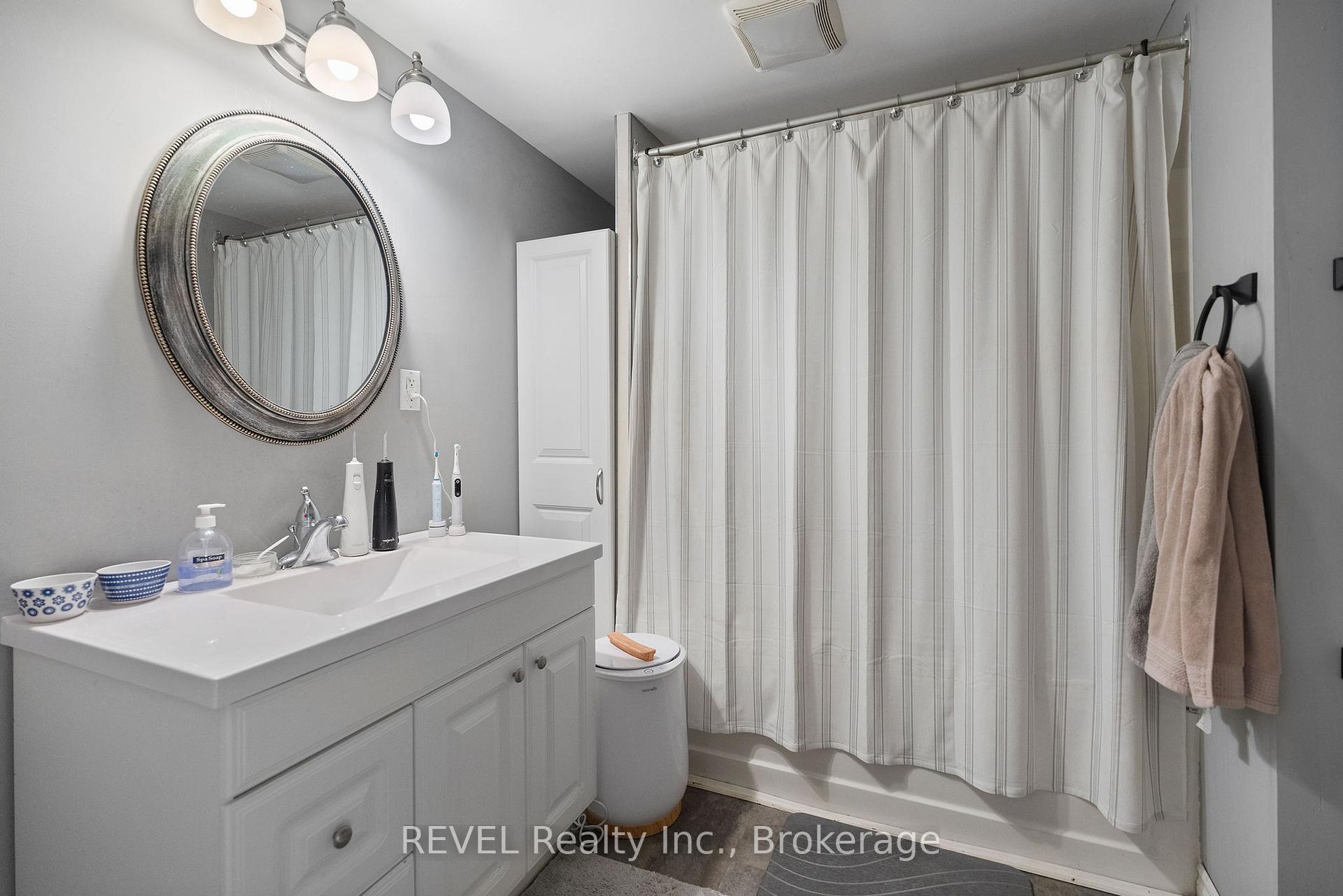 Photo 20 of 26 Roseland Avenue, St. Catharines, Carlton/Bunting — HOMEH