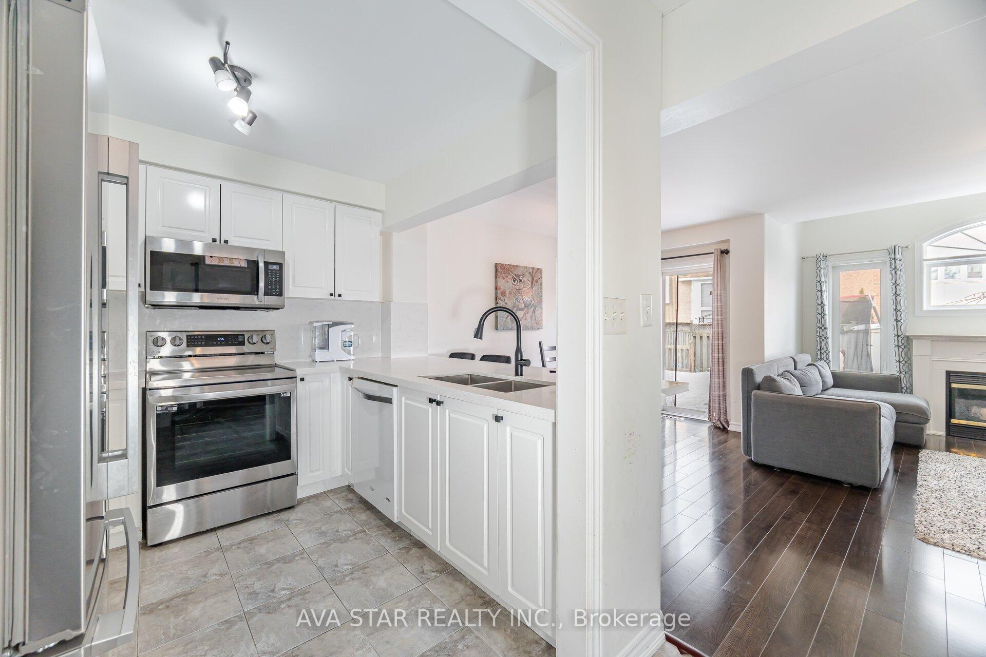 Photo 6 of 13 Brambirch Crescent, Brampton, Northwest Sandalwood Parkway — HOMEH