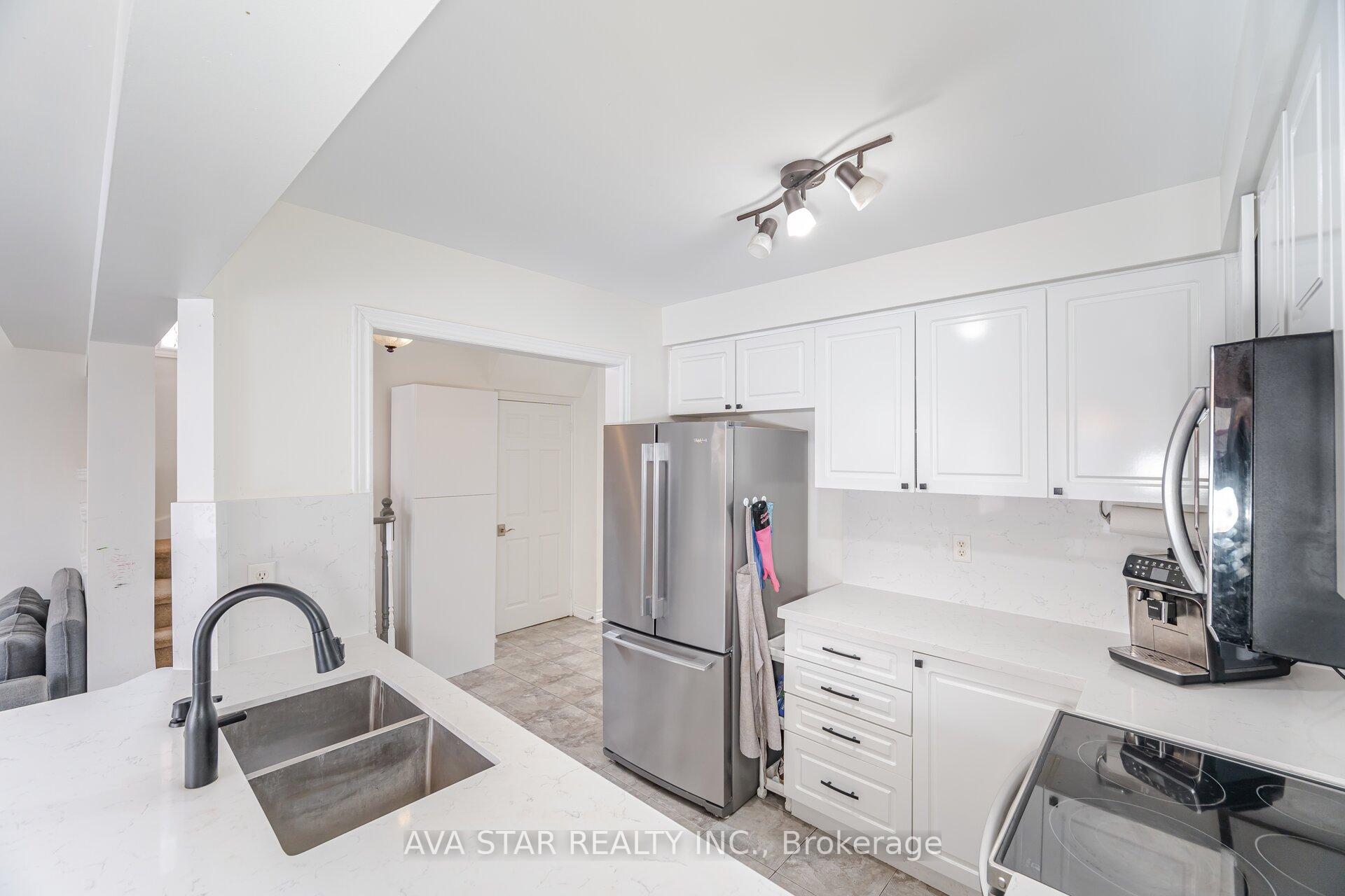 Photo 7 of 13 Brambirch Crescent, Brampton, Northwest Sandalwood Parkway — HOMEH