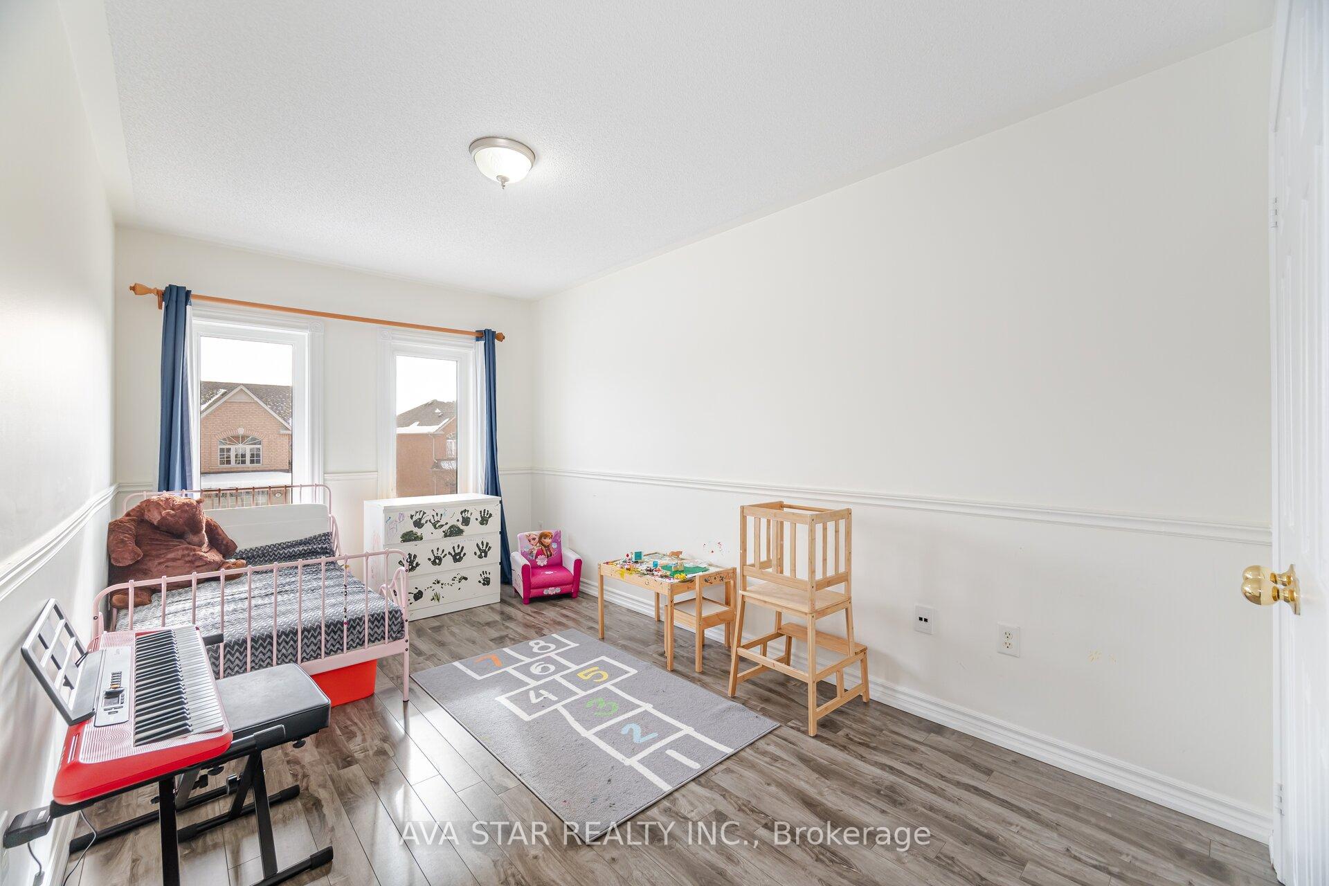 Photo 15 of 13 Brambirch Crescent, Brampton, Northwest Sandalwood Parkway — HOMEH
