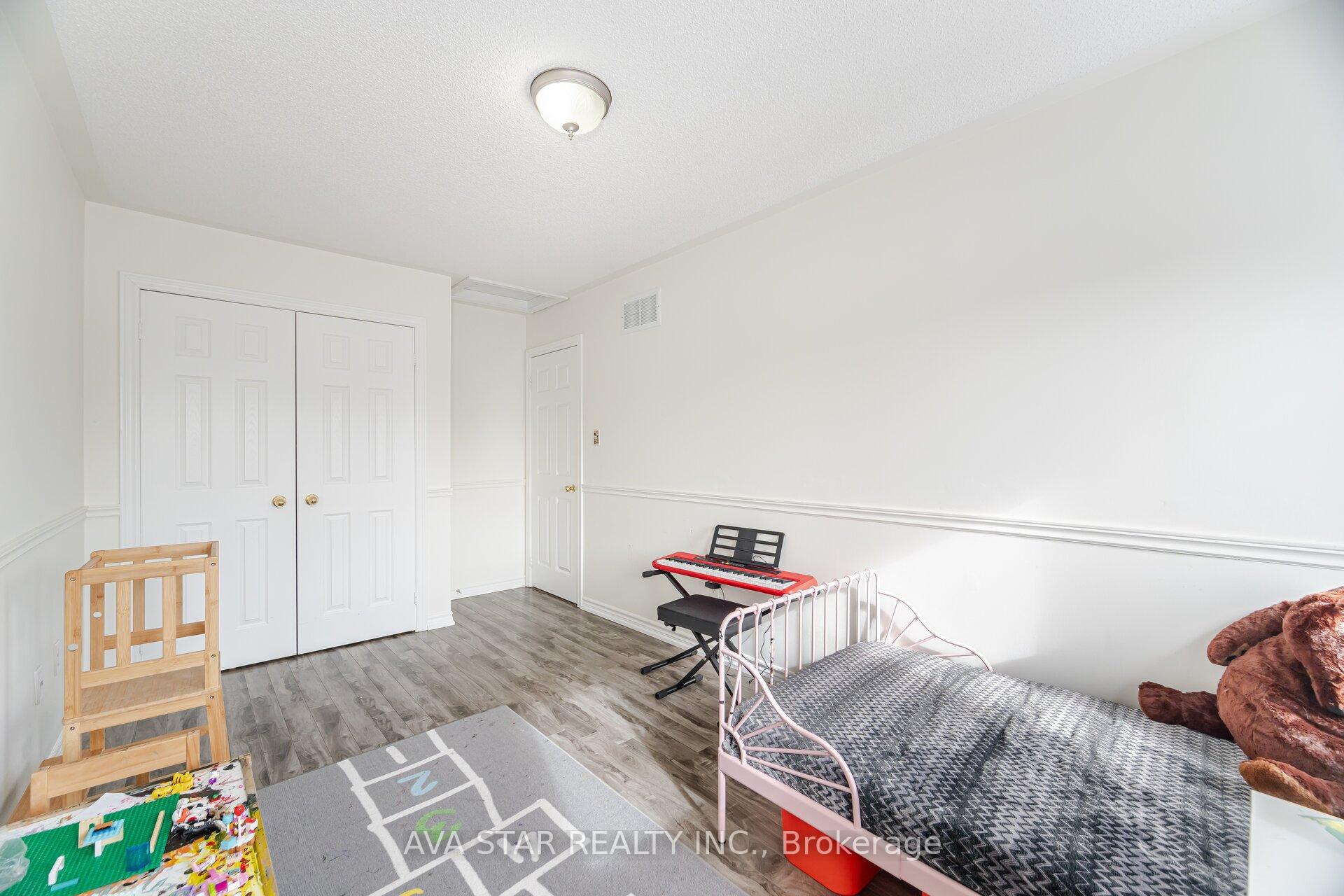 Photo 16 of 13 Brambirch Crescent, Brampton, Northwest Sandalwood Parkway — HOMEH