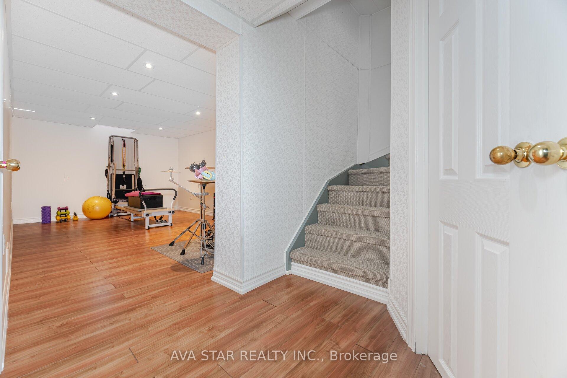 Photo 18 of 13 Brambirch Crescent, Brampton, Northwest Sandalwood Parkway — HOMEH