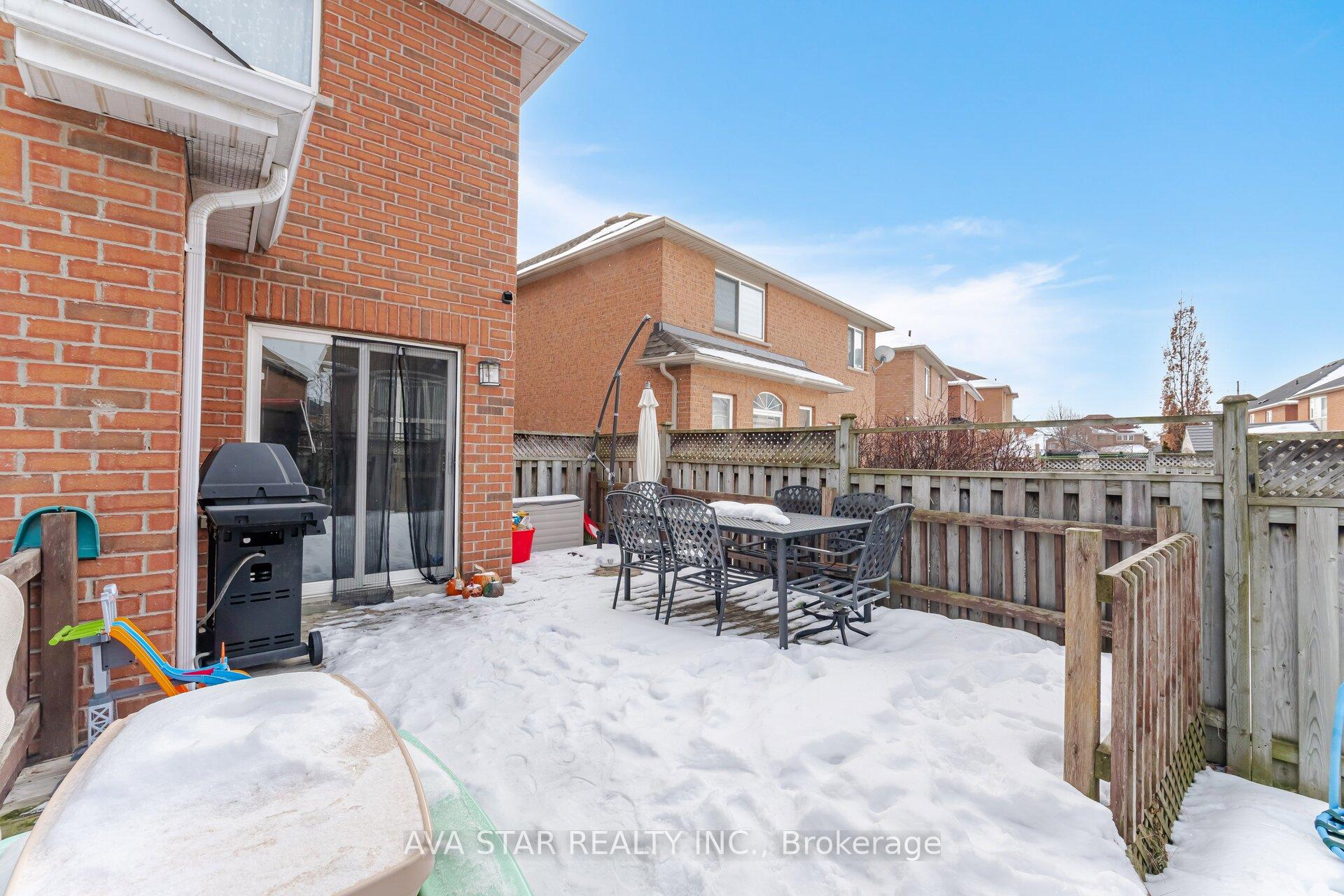Photo 21 of 13 Brambirch Crescent, Brampton, Northwest Sandalwood Parkway — HOMEH