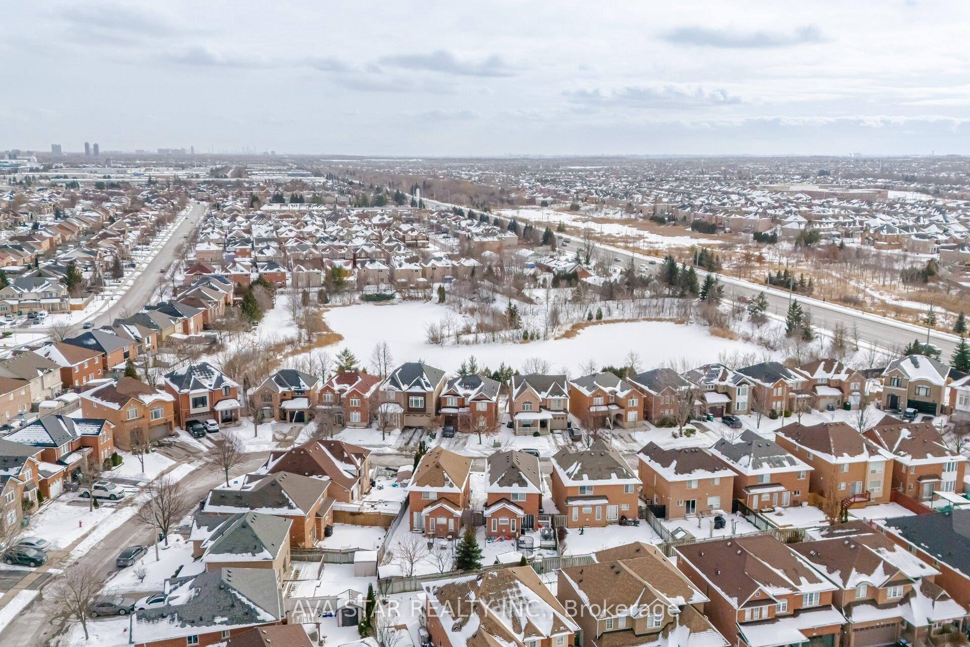Photo 24 of 13 Brambirch Crescent, Brampton, Northwest Sandalwood Parkway — HOMEH