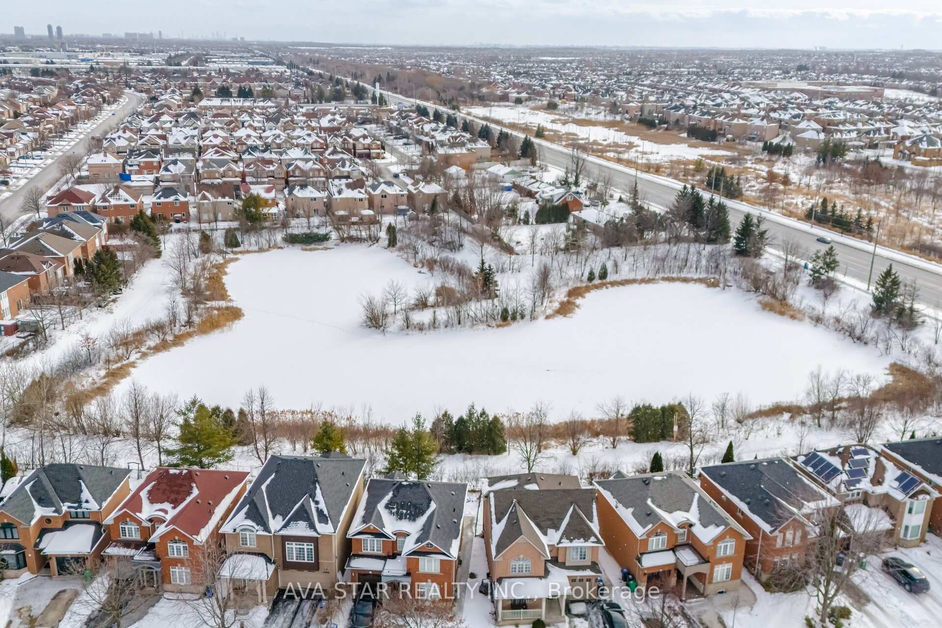 Photo 25 of 13 Brambirch Crescent, Brampton, Northwest Sandalwood Parkway — HOMEH