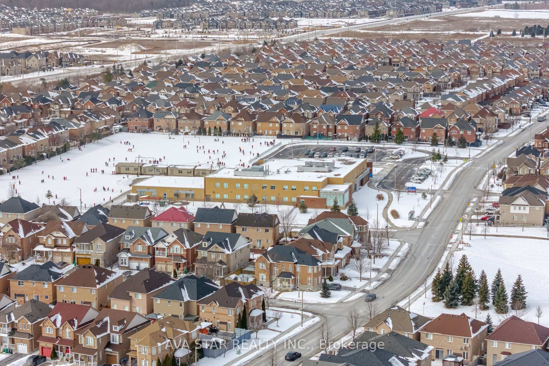 Photo 27 of 13 Brambirch Crescent, Brampton, Northwest Sandalwood Parkway — HOMEH