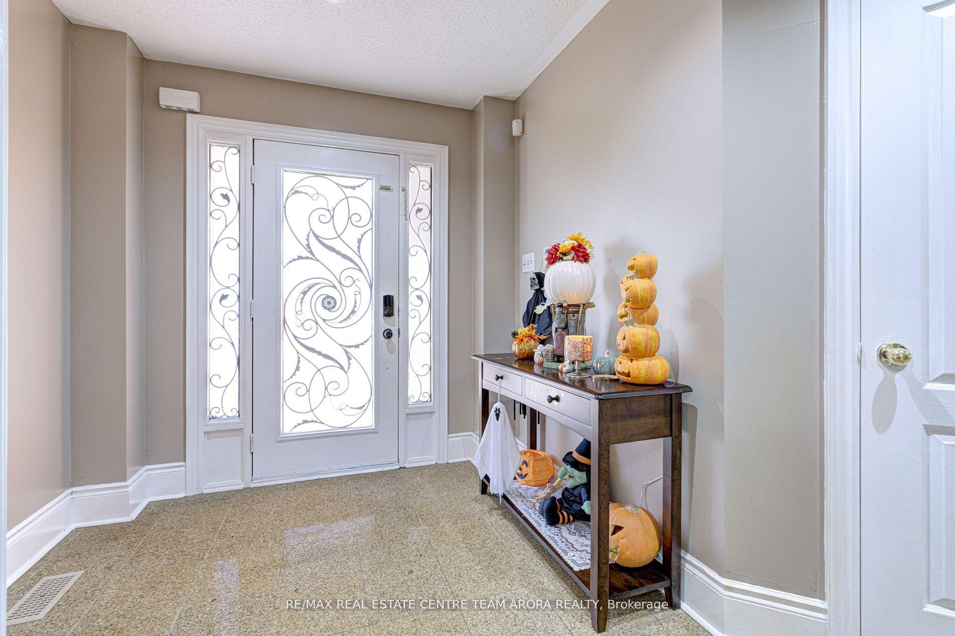 Photo 3 of 14 River Rock Crescent, Brampton, Fletcher's Meadow — HOMEH