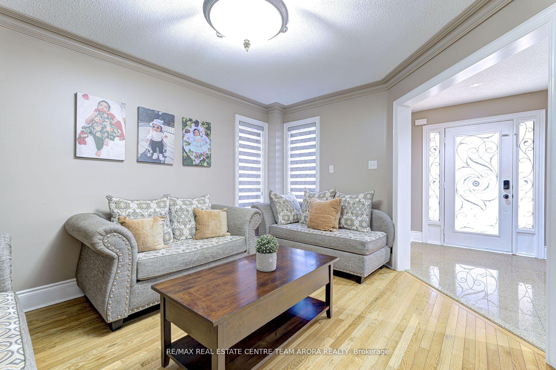 Photo 4 of 14 River Rock Crescent, Brampton, Fletcher's Meadow — HOMEH