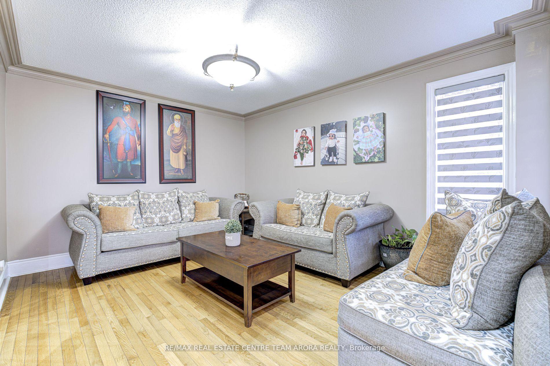 Photo 5 of 14 River Rock Crescent, Brampton, Fletcher's Meadow — HOMEH