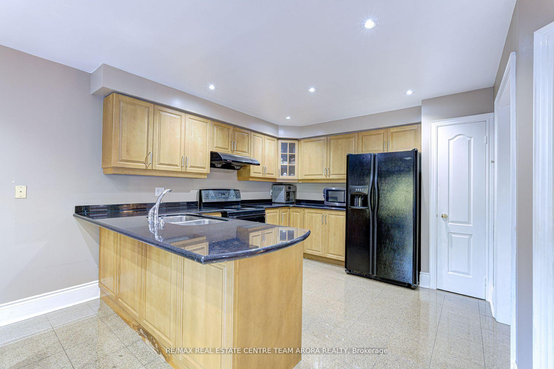 Photo 12 of 14 River Rock Crescent, Brampton, Fletcher's Meadow — HOMEH