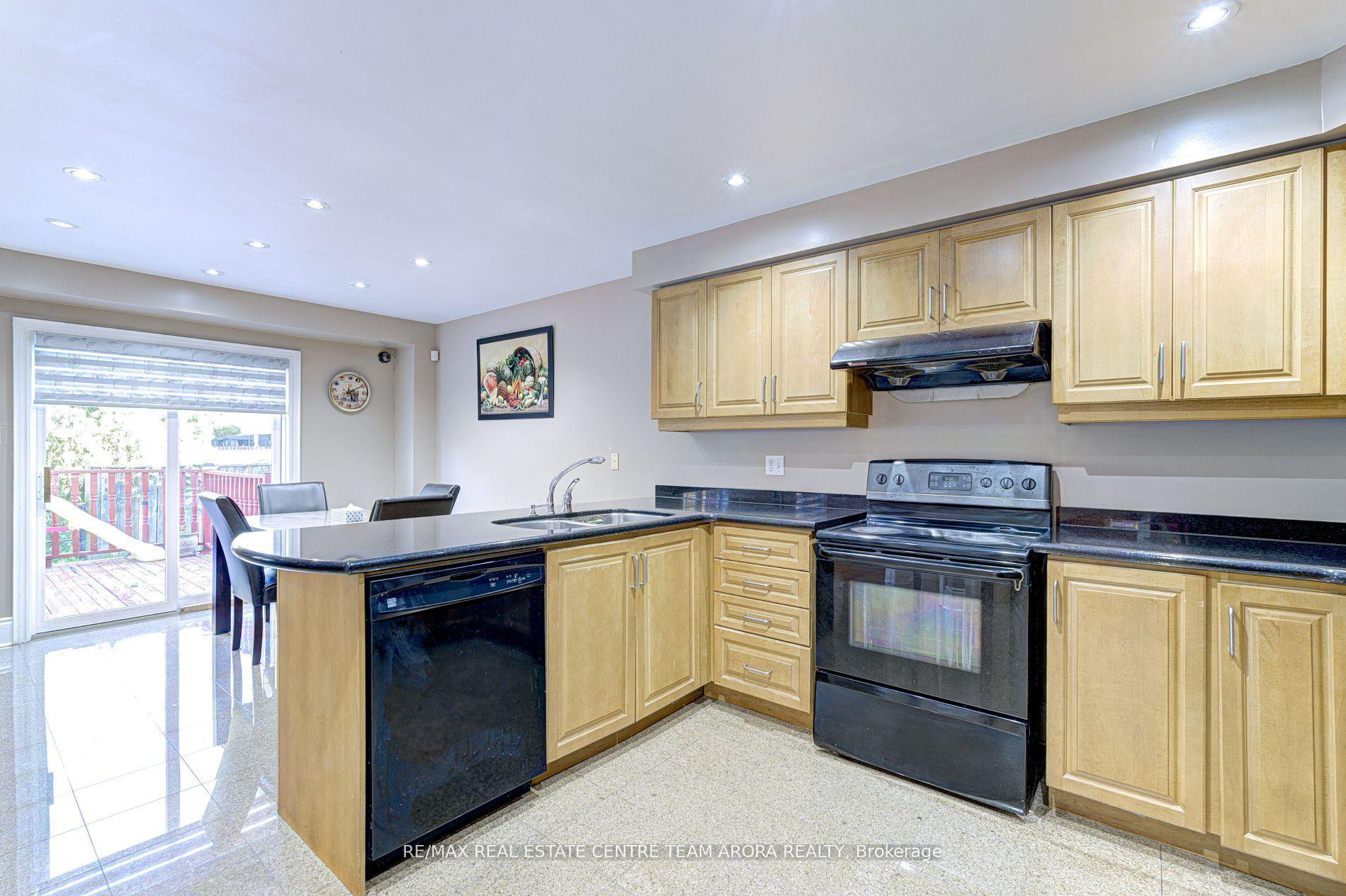Photo 13 of 14 River Rock Crescent, Brampton, Fletcher's Meadow — HOMEH