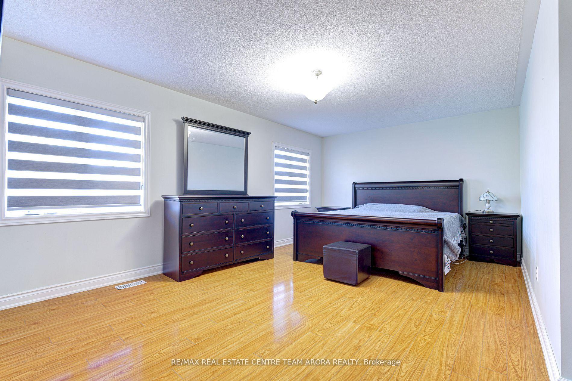 Photo 17 of 14 River Rock Crescent, Brampton, Fletcher's Meadow — HOMEH
