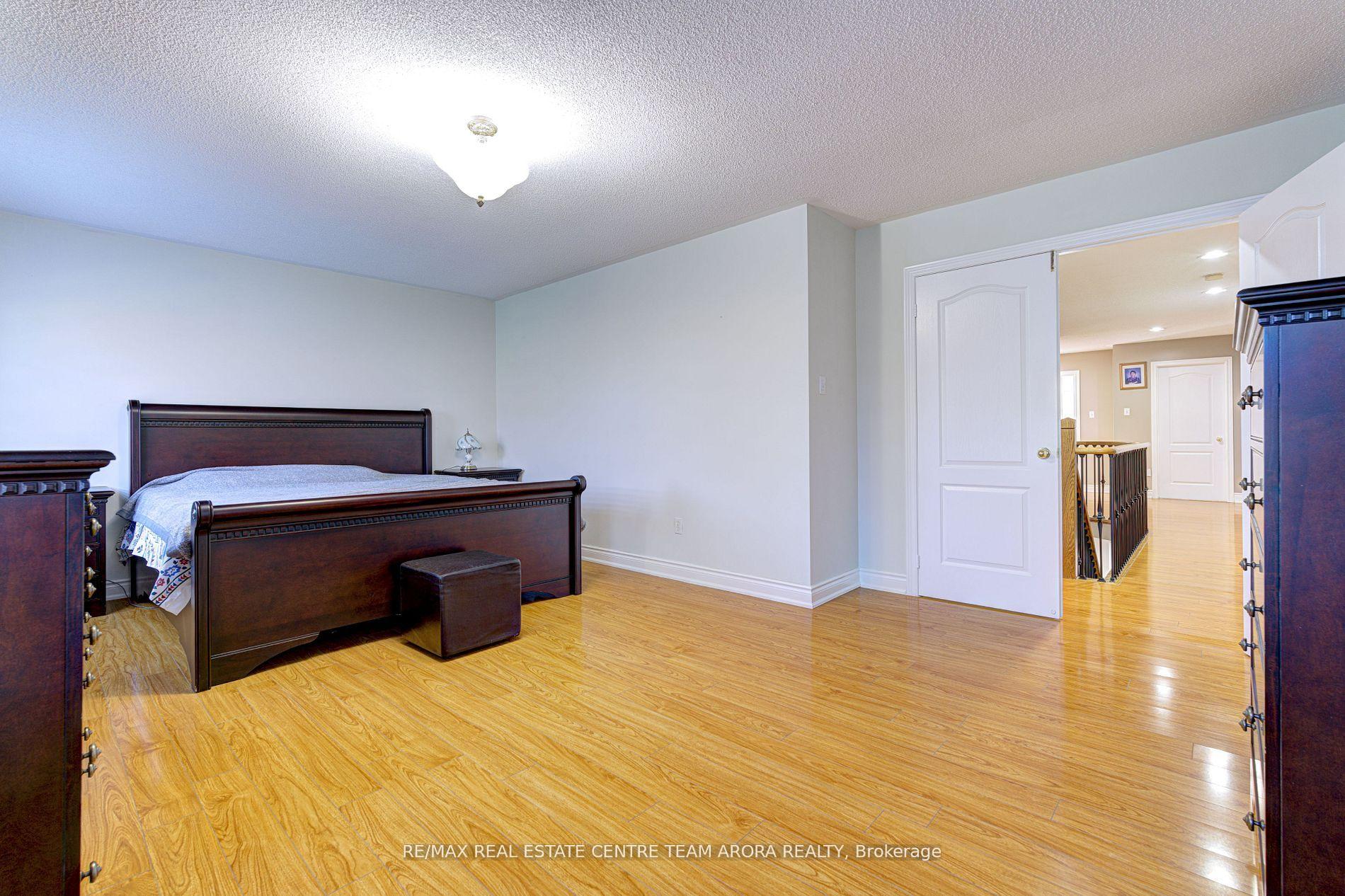 Photo 18 of 14 River Rock Crescent, Brampton, Fletcher's Meadow — HOMEH