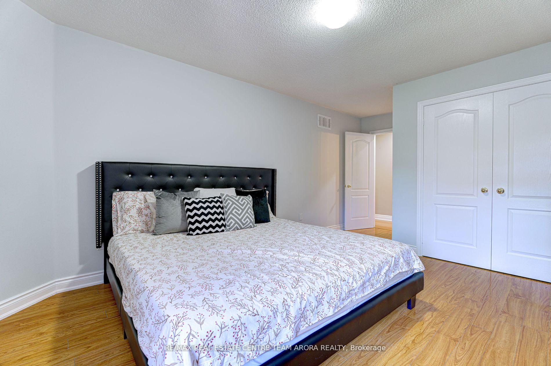 Photo 24 of 14 River Rock Crescent, Brampton, Fletcher's Meadow — HOMEH