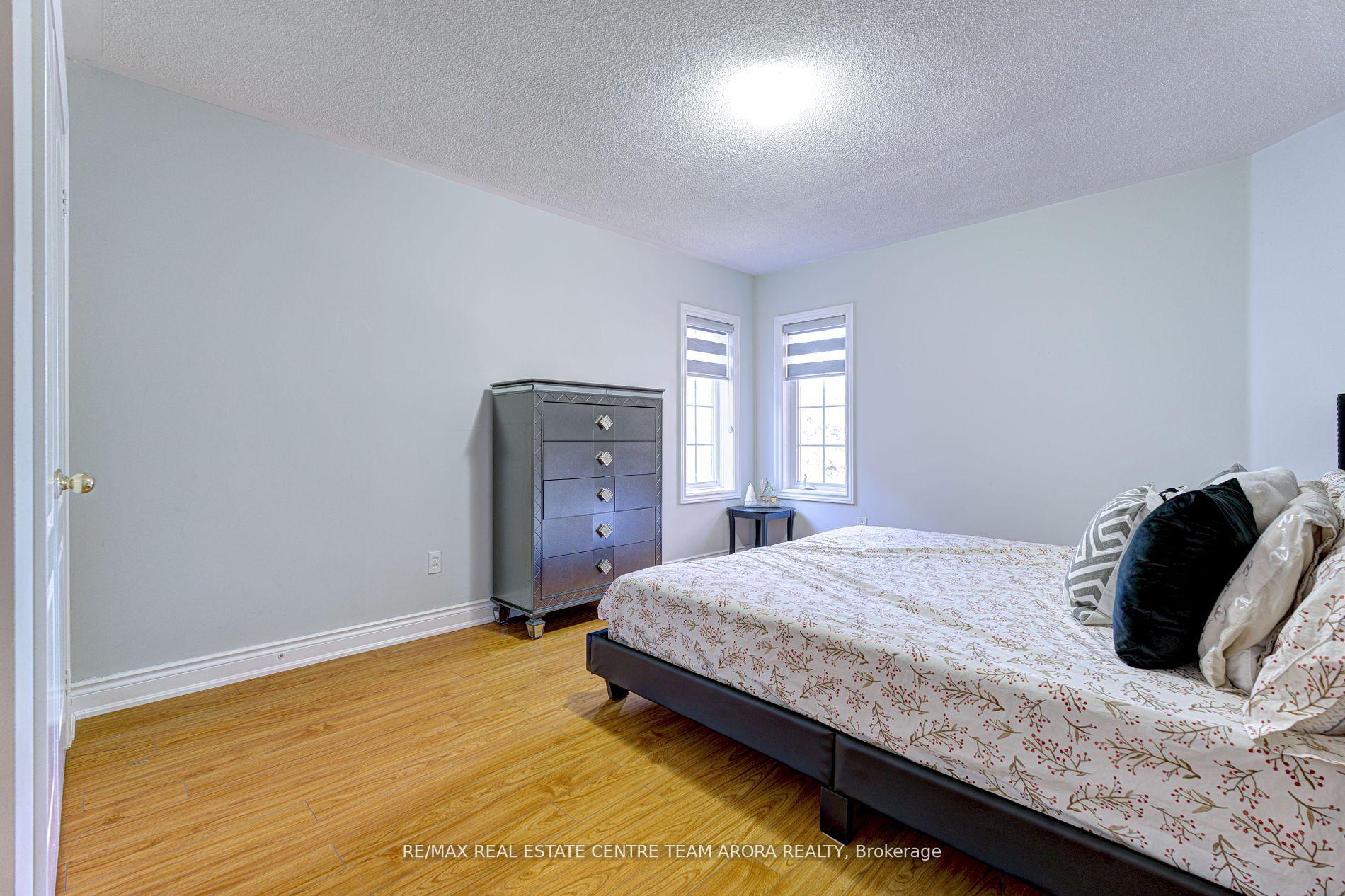 Photo 25 of 14 River Rock Crescent, Brampton, Fletcher's Meadow — HOMEH