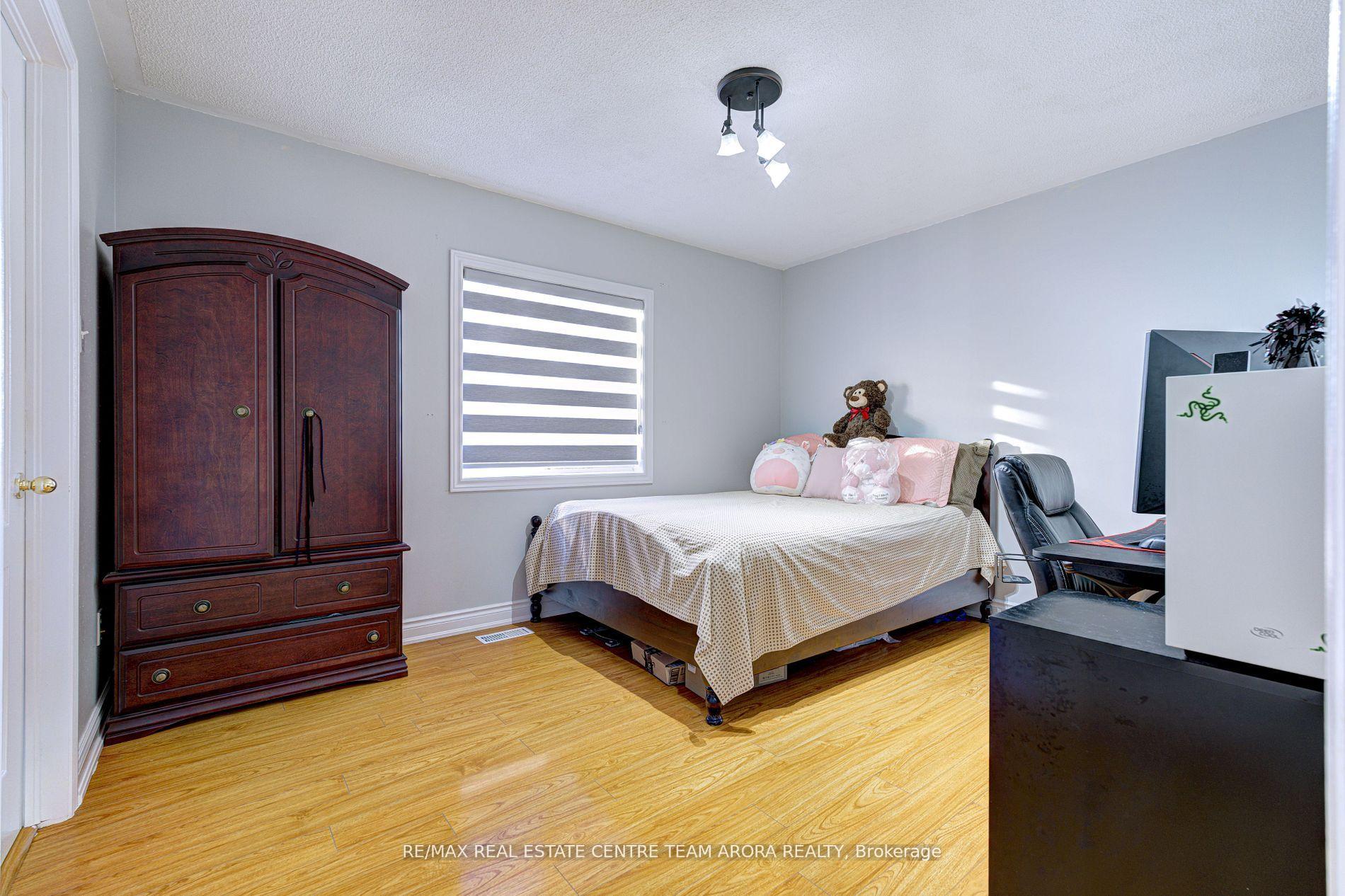 Photo 27 of 14 River Rock Crescent, Brampton, Fletcher's Meadow — HOMEH