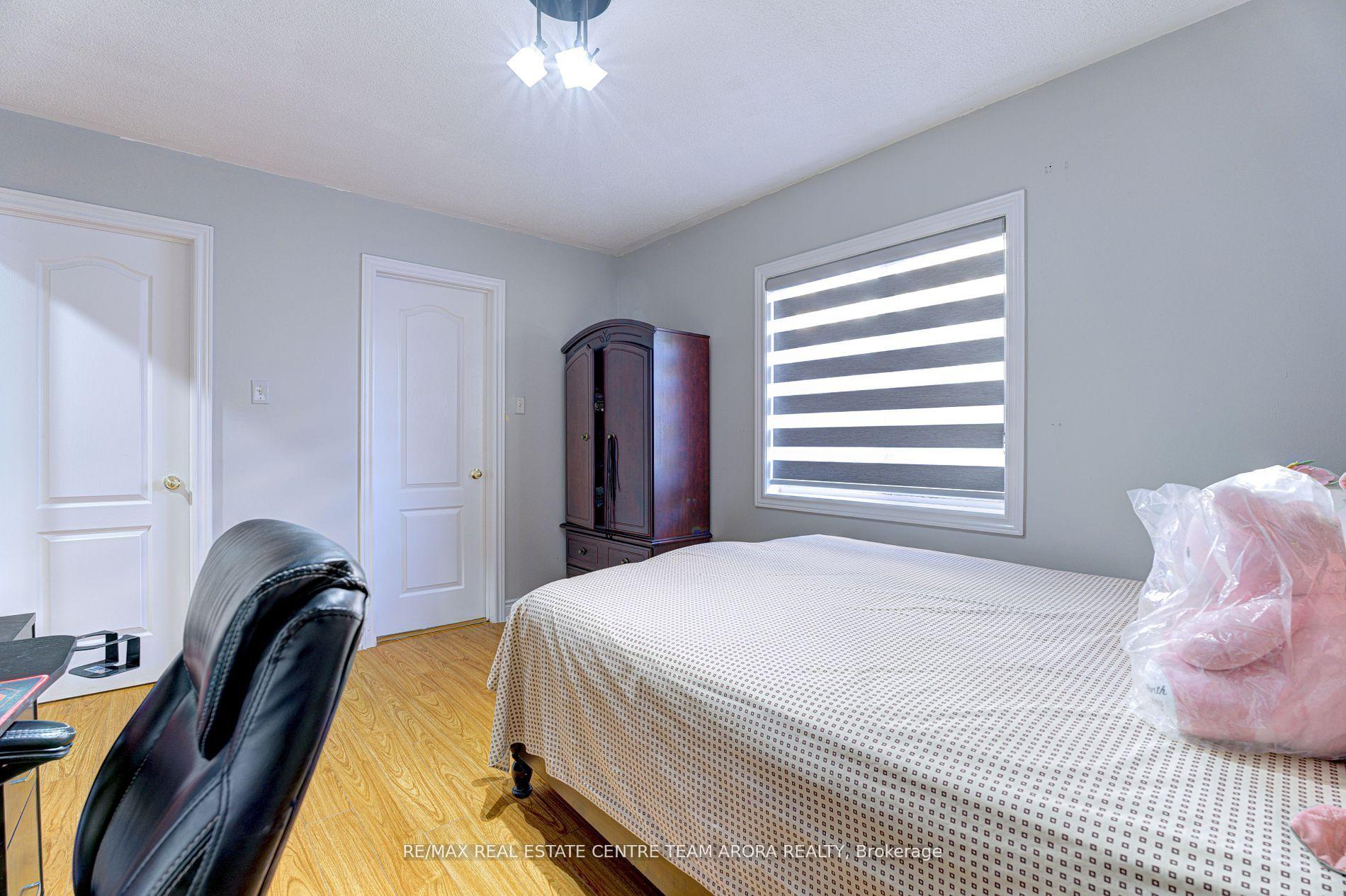 Photo 28 of 14 River Rock Crescent, Brampton, Fletcher's Meadow — HOMEH