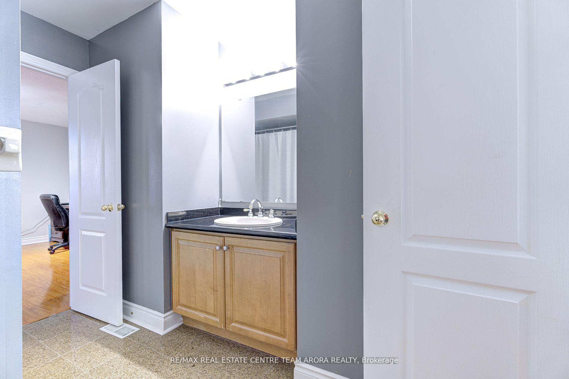 Photo 29 of 14 River Rock Crescent, Brampton, Fletcher's Meadow — HOMEH