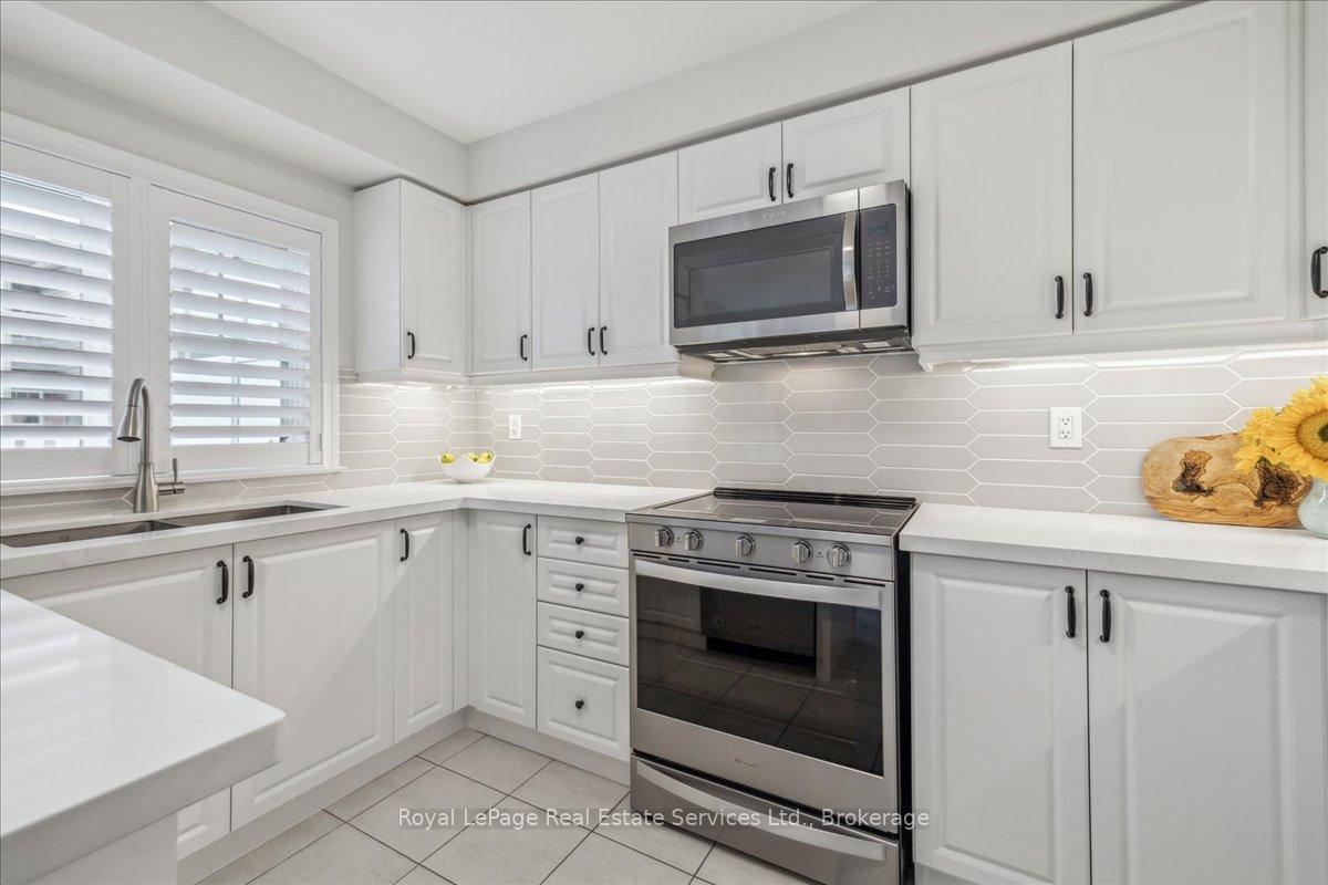 Photo 13 of Unit 72, 22 Spring Creek Drive, Hamilton, Waterdown — HOMEH