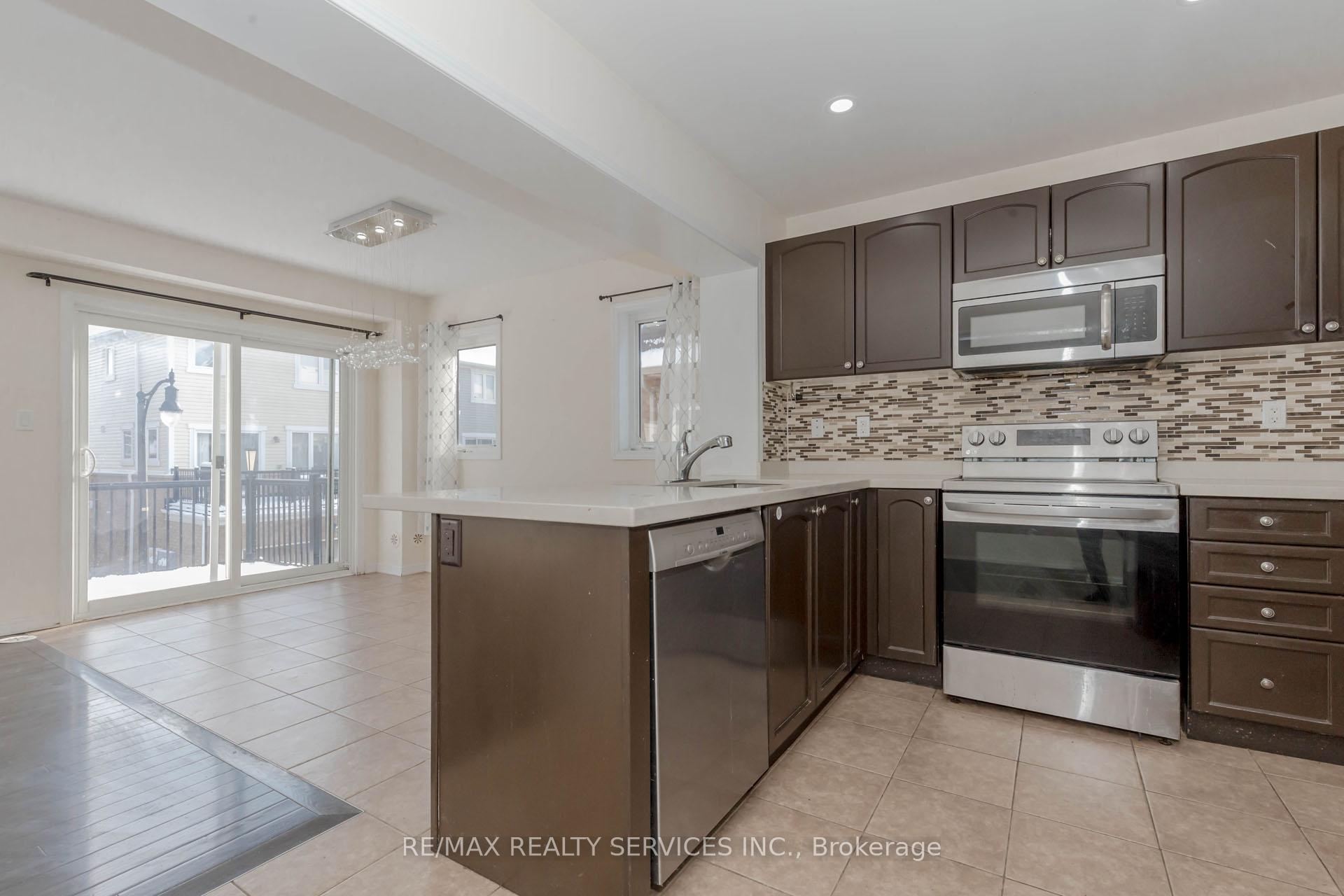 Photo 3 of 20 Henneberry Lane, Brampton, Northwest Brampton — HOMEH
