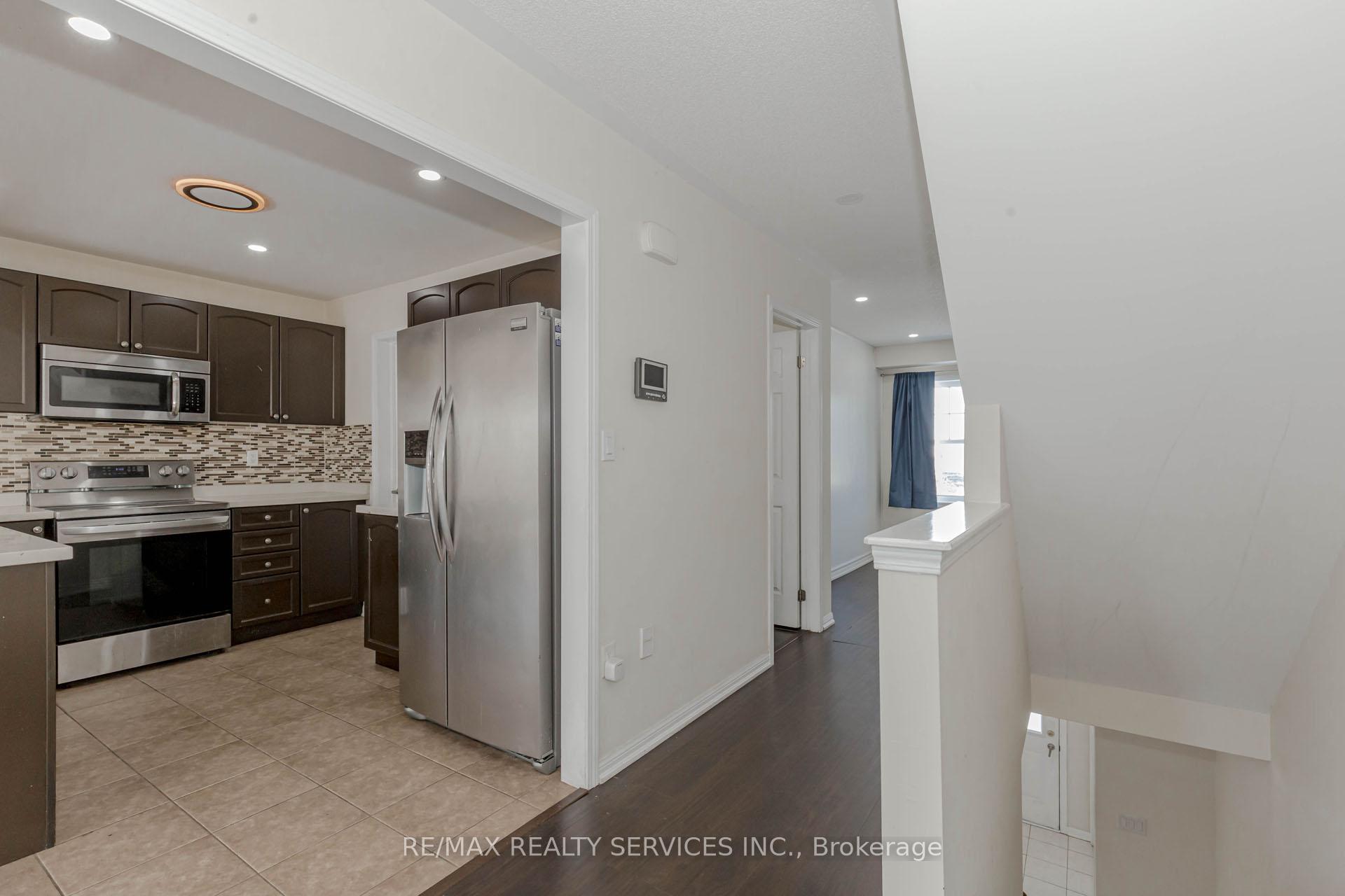 Photo 5 of 20 Henneberry Lane, Brampton, Northwest Brampton — HOMEH