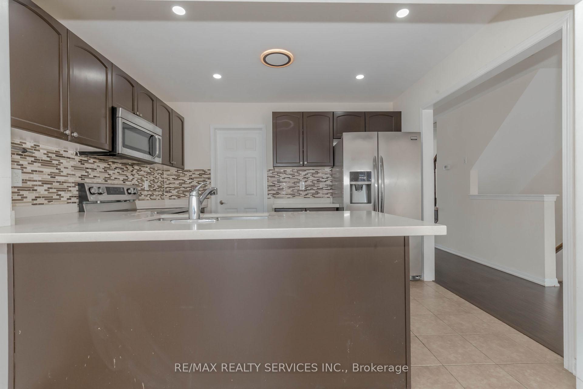 Photo 7 of 20 Henneberry Lane, Brampton, Northwest Brampton — HOMEH
