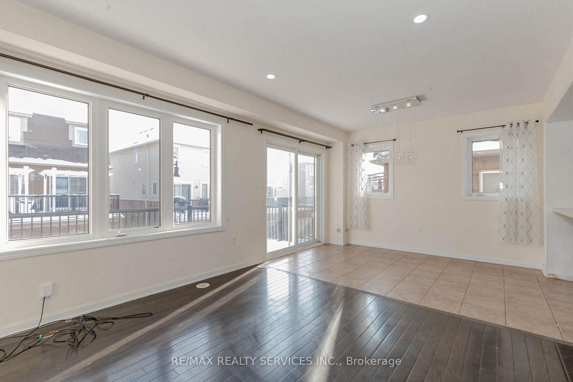 Photo 8 of 20 Henneberry Lane, Brampton, Northwest Brampton — HOMEH