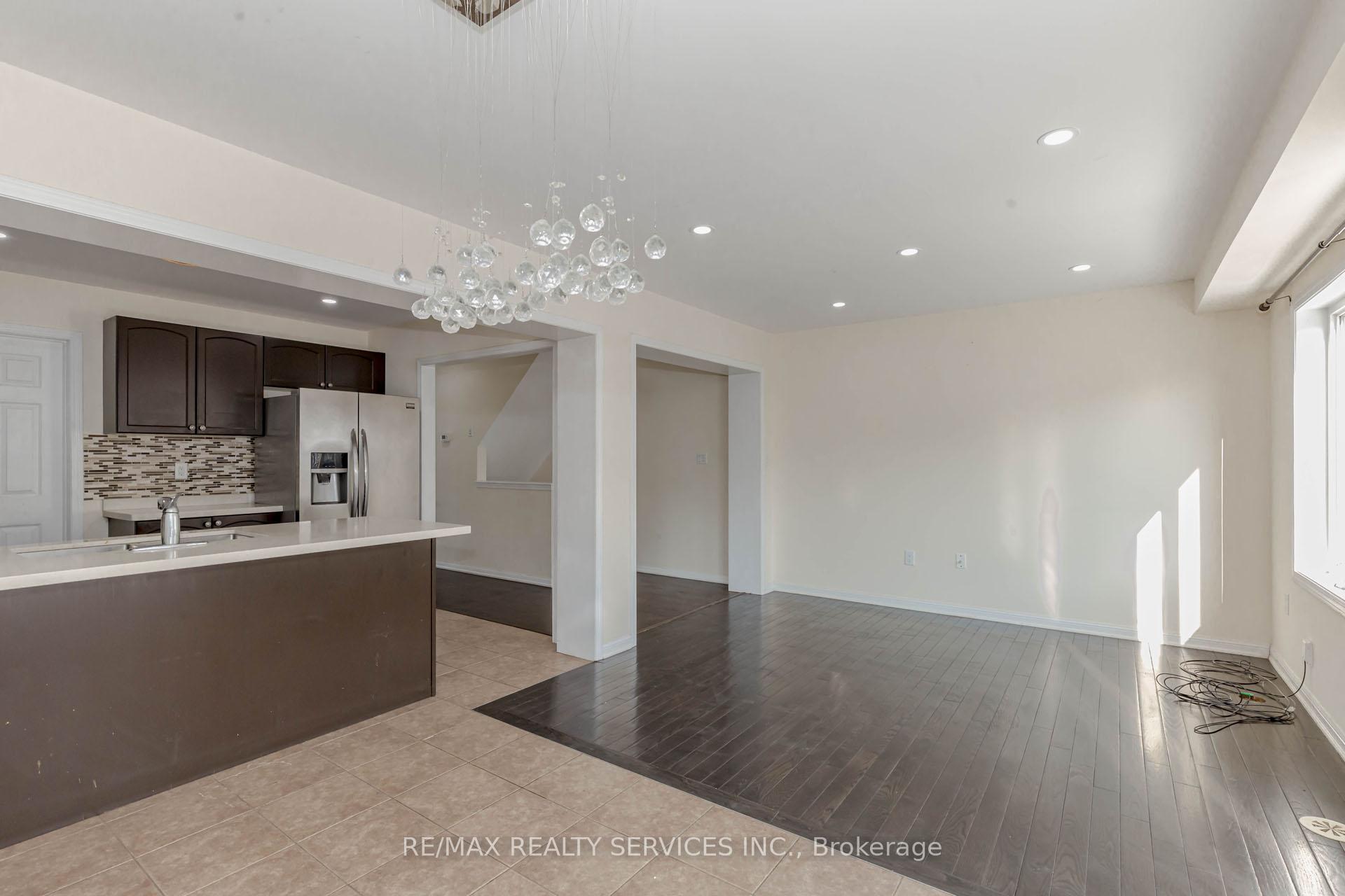 Photo 9 of 20 Henneberry Lane, Brampton, Northwest Brampton — HOMEH