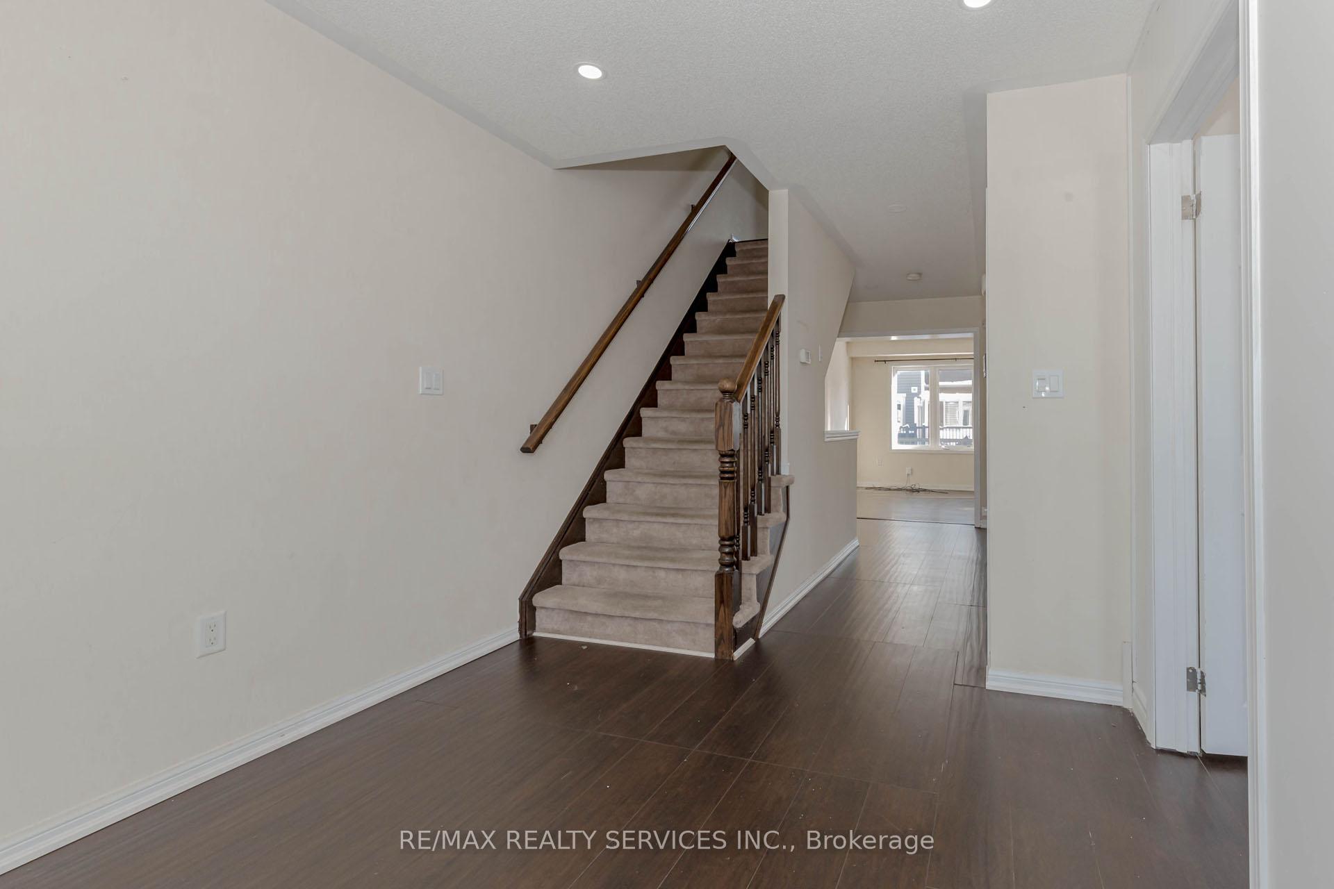 Photo 15 of 20 Henneberry Lane, Brampton, Northwest Brampton — HOMEH