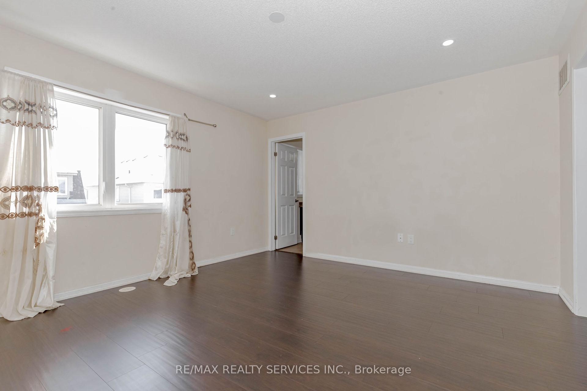 Photo 21 of 20 Henneberry Lane, Brampton, Northwest Brampton — HOMEH