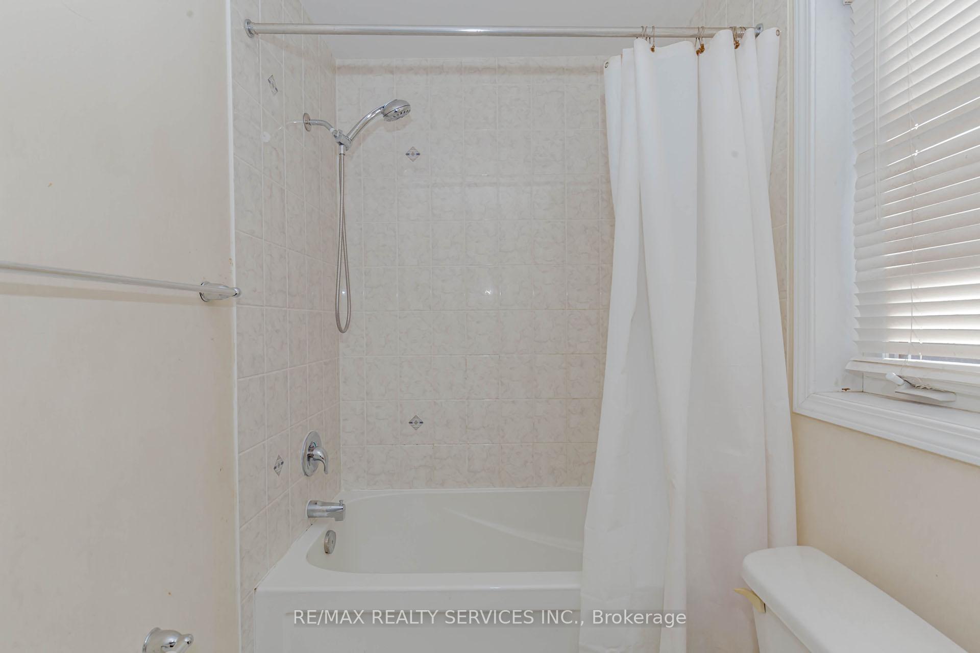 Photo 31 of 20 Henneberry Lane, Brampton, Northwest Brampton — HOMEH