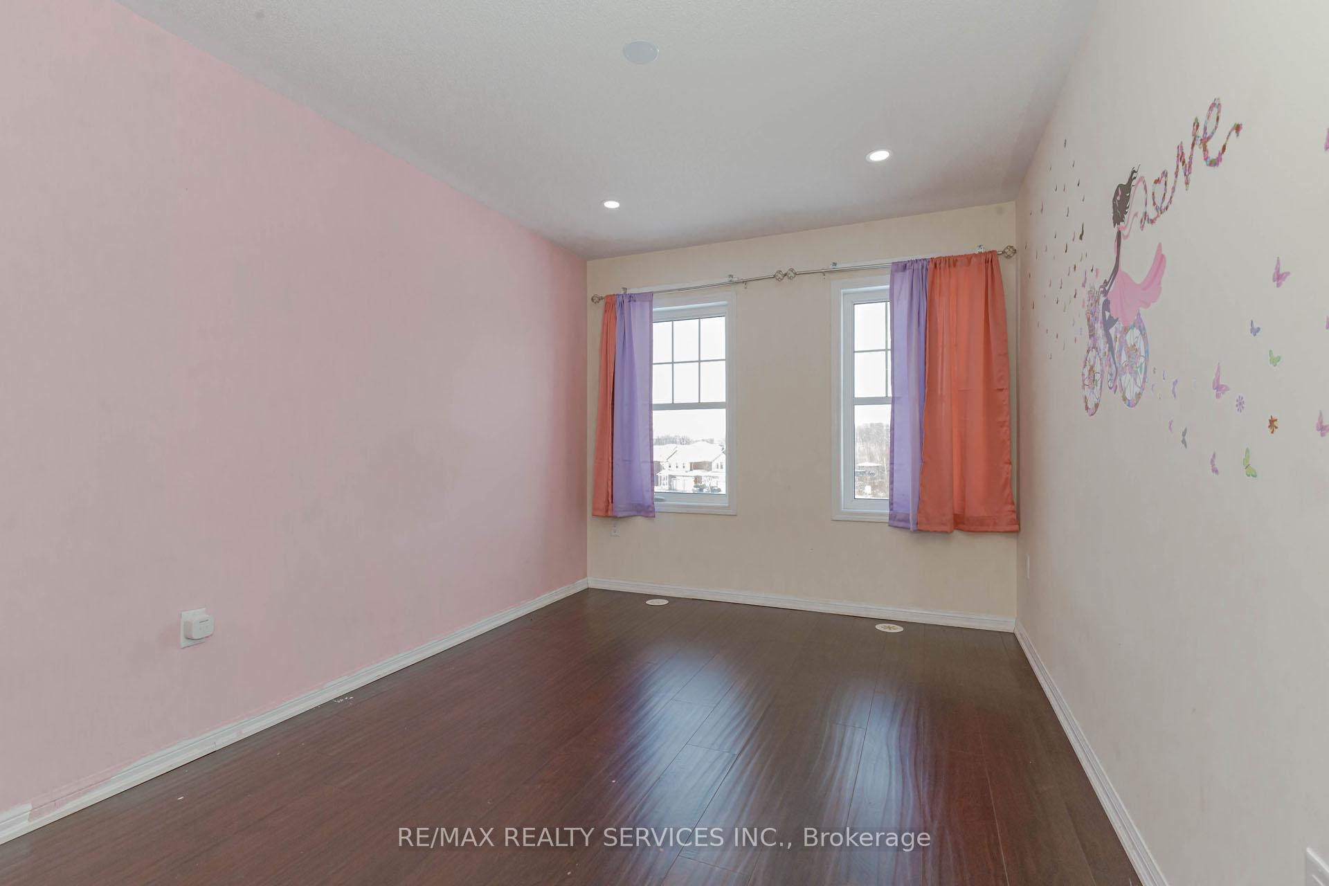 Photo 32 of 20 Henneberry Lane, Brampton, Northwest Brampton — HOMEH