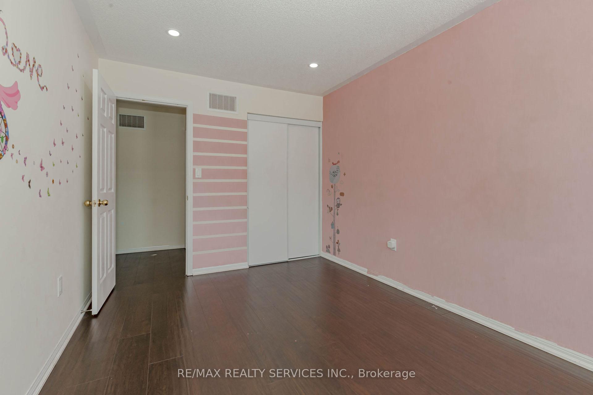 Photo 34 of 20 Henneberry Lane, Brampton, Northwest Brampton — HOMEH
