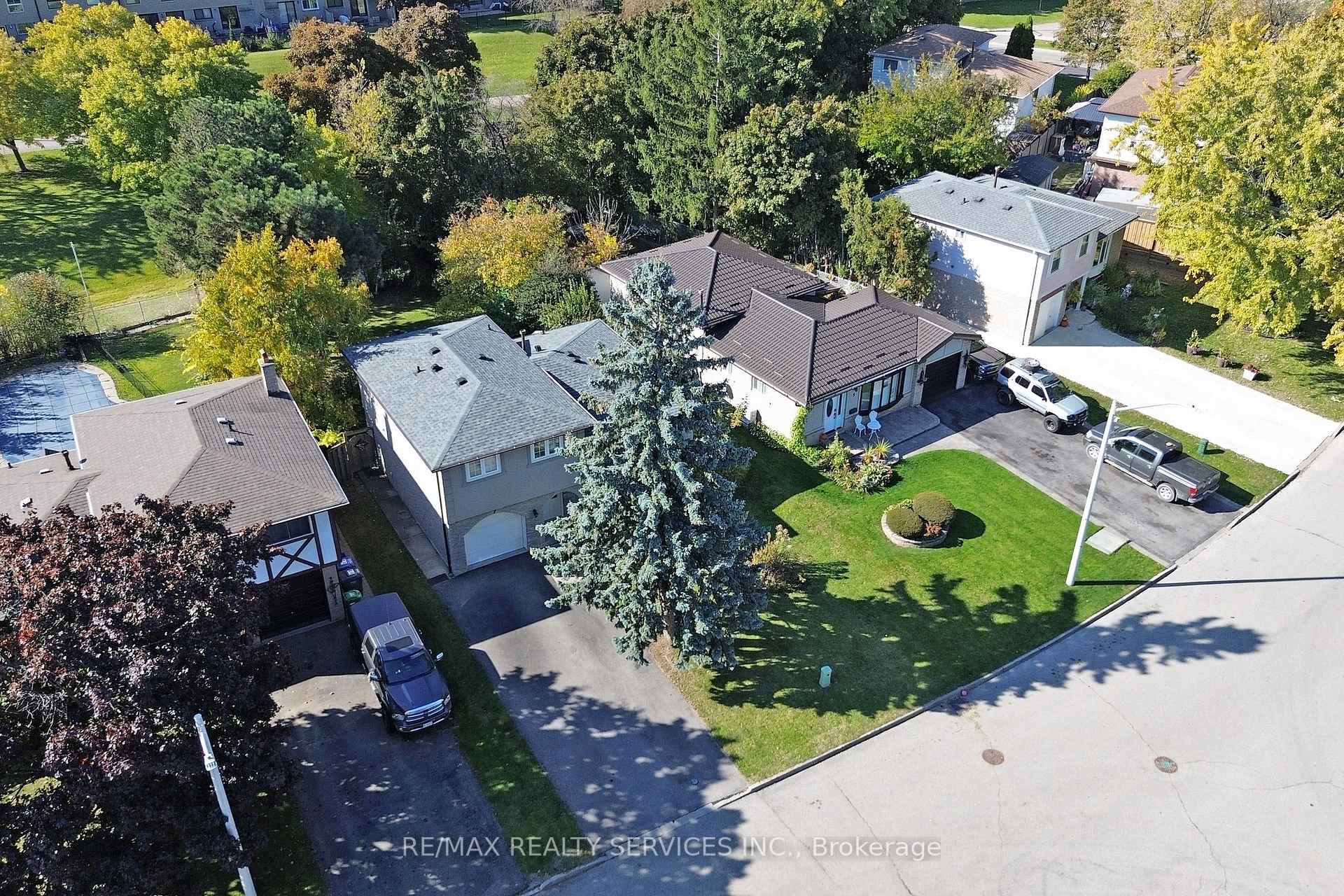 Photo 2 of 7 Geneva Crescent, Brampton, Northgate — HOMEH