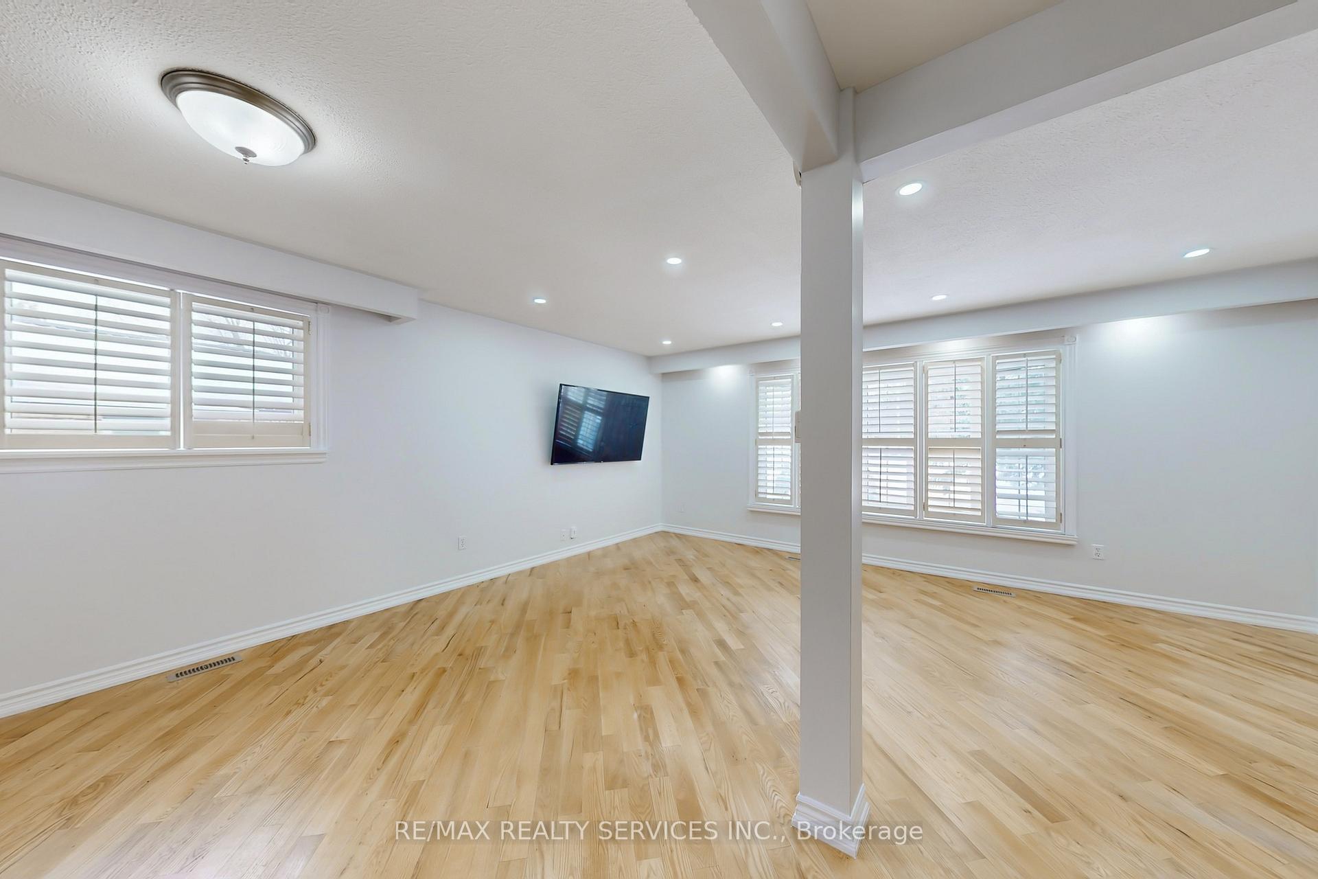 Photo 10 of 7 Geneva Crescent, Brampton, Northgate — HOMEH