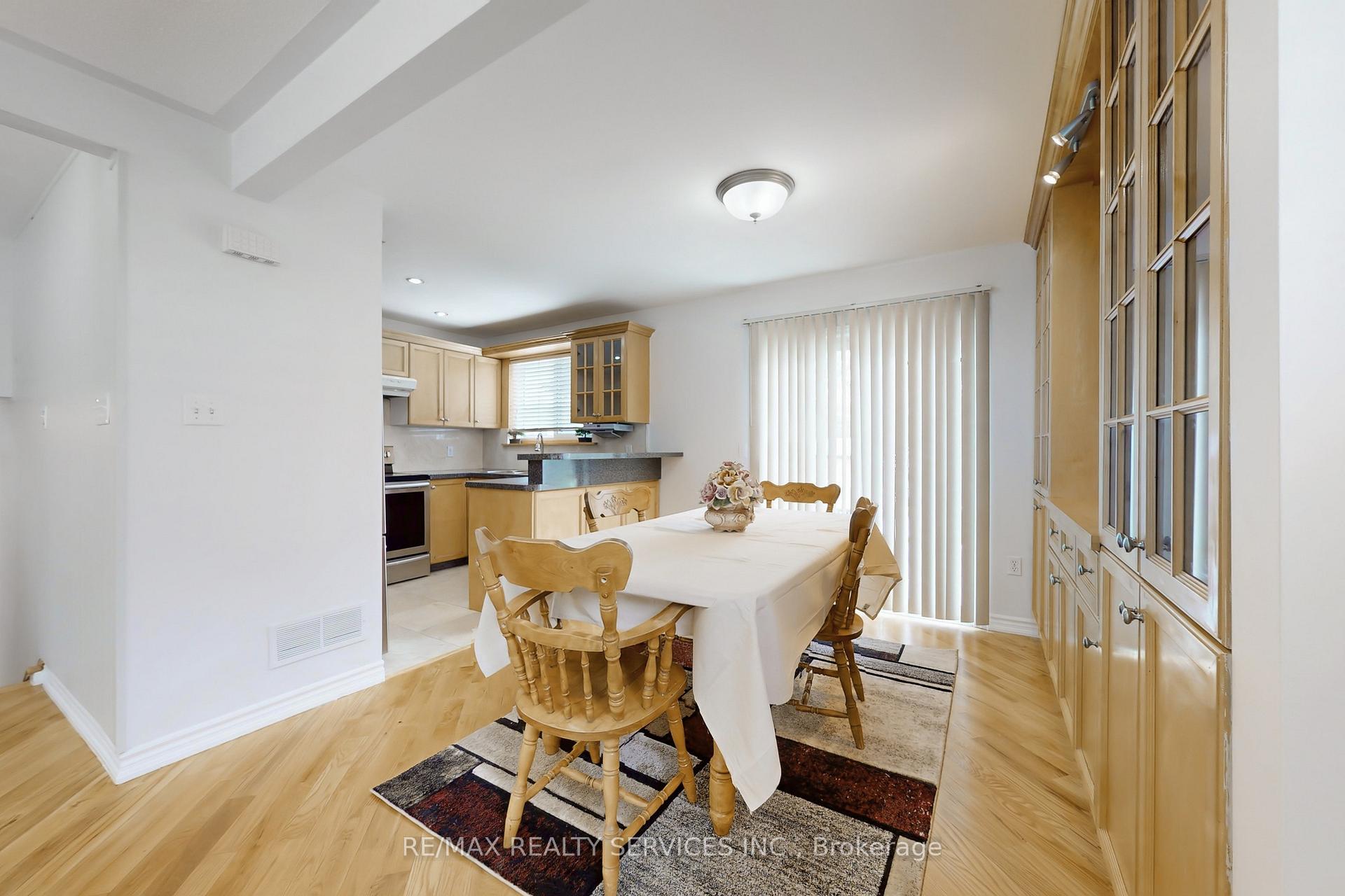 Photo 14 of 7 Geneva Crescent, Brampton, Northgate — HOMEH