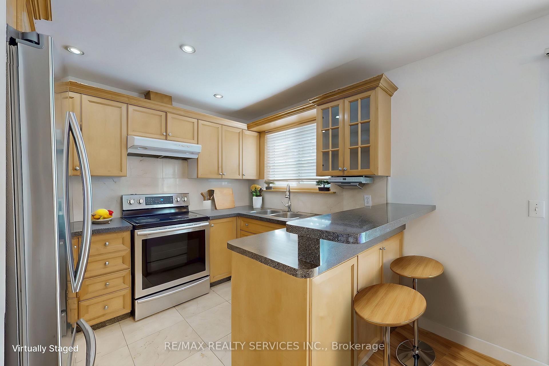 Photo 16 of 7 Geneva Crescent, Brampton, Northgate — HOMEH