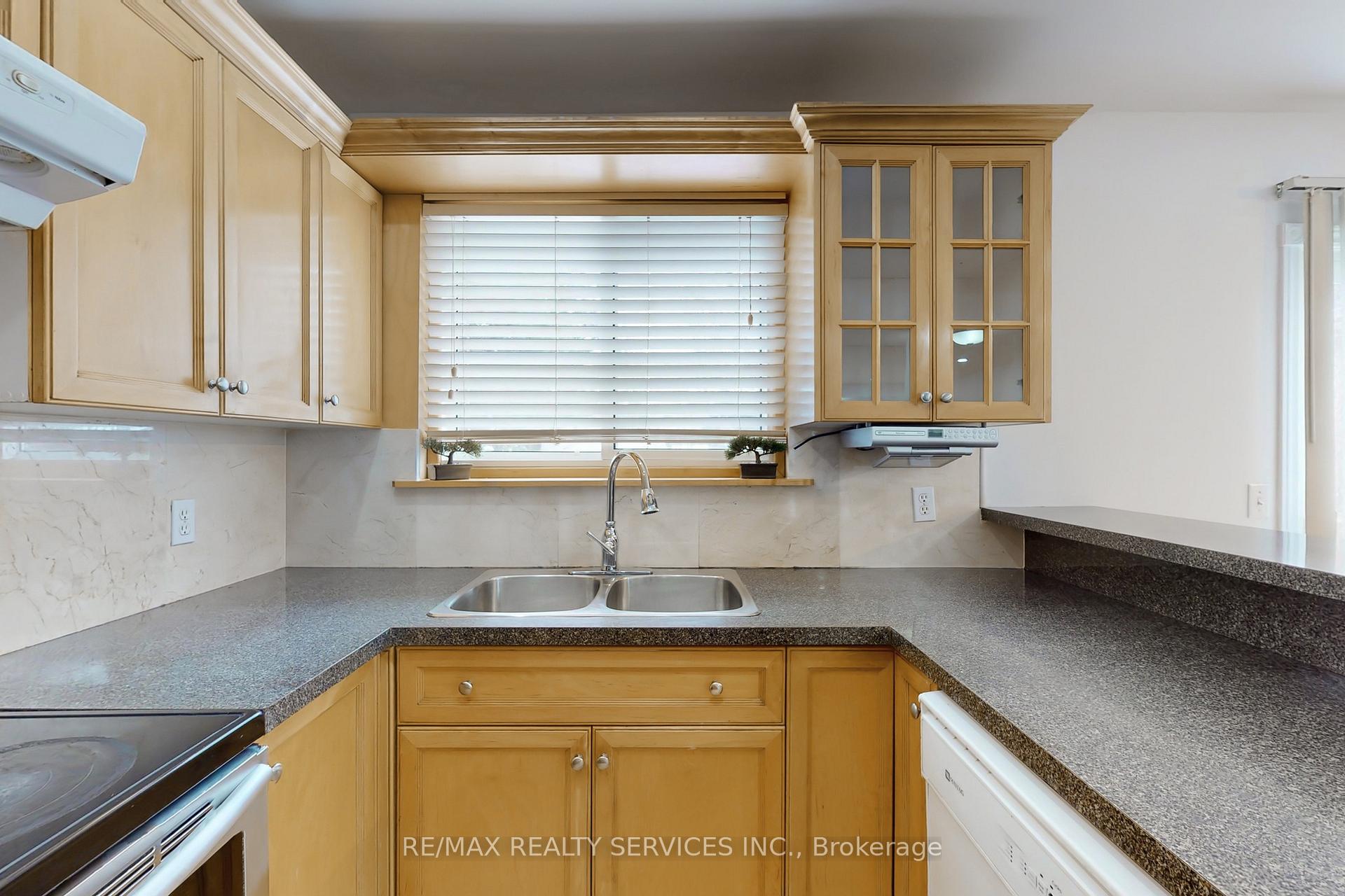 Photo 18 of 7 Geneva Crescent, Brampton, Northgate — HOMEH