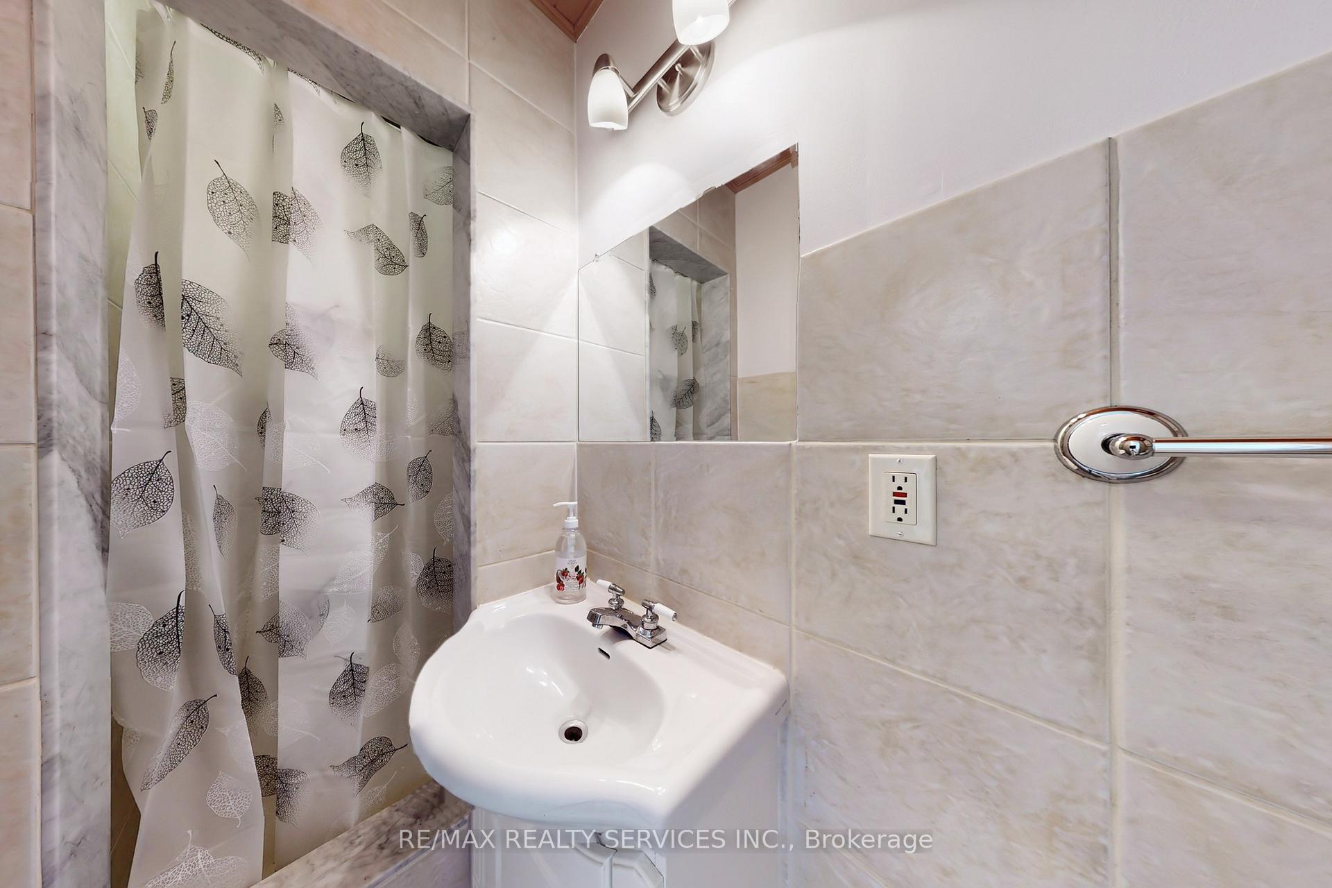 Photo 36 of 7 Geneva Crescent, Brampton, Northgate — HOMEH