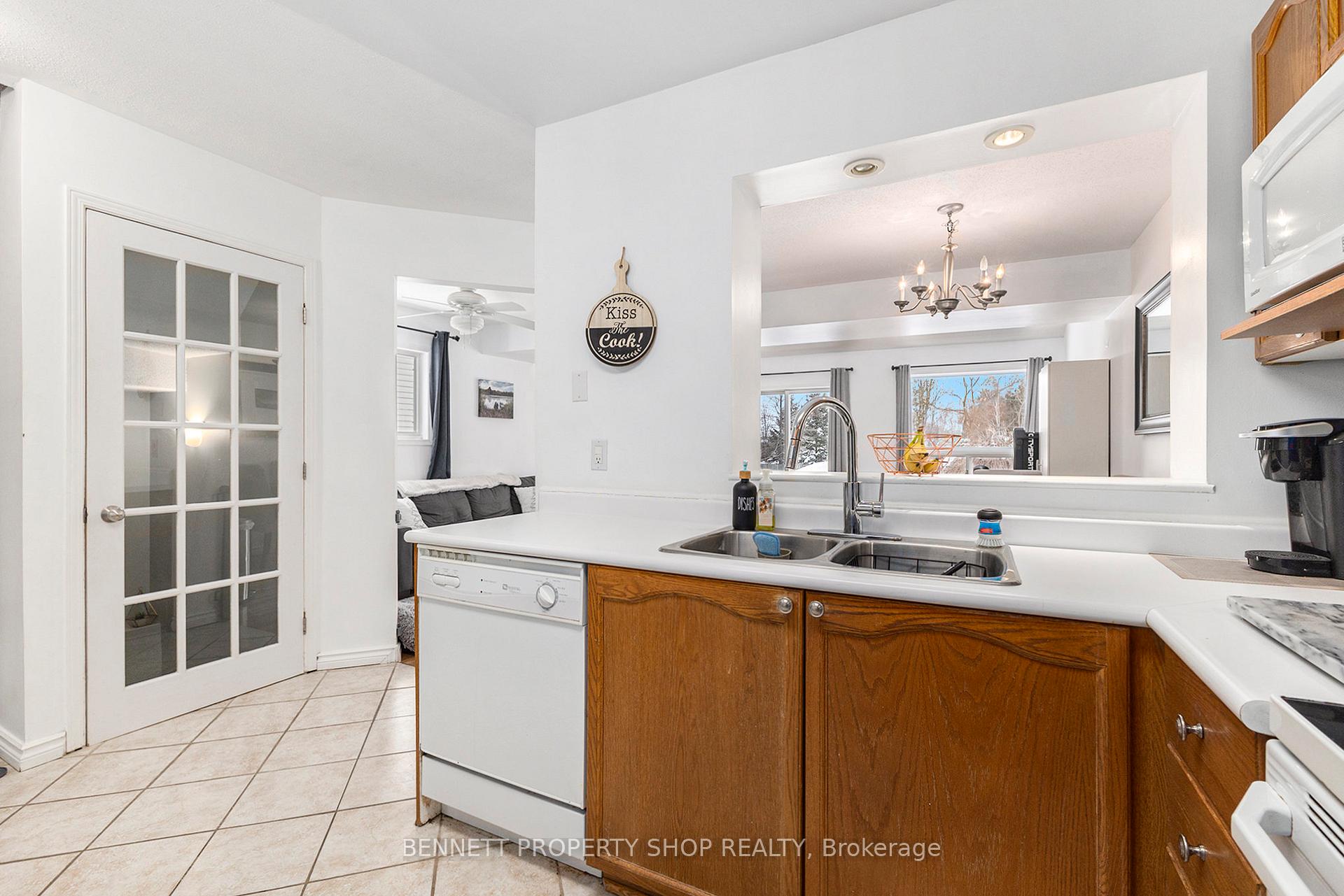 Photo 8 of 51 Randall James Drive, Ottawa, Stittsville (Central) — HOMEH