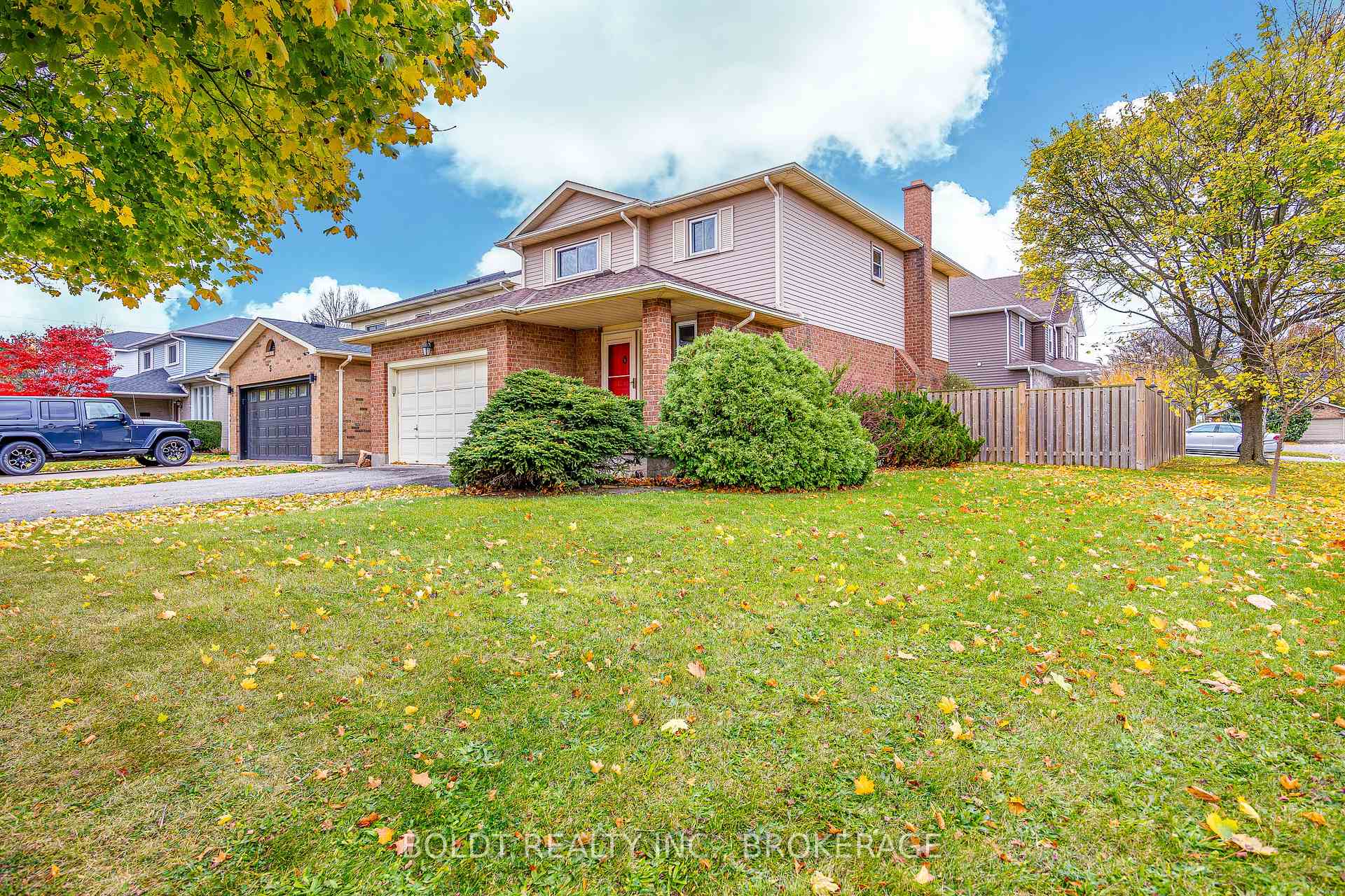 Photo 2 of 7 Elderwood Drive, St. Catharines, Grapeview — HOMEH