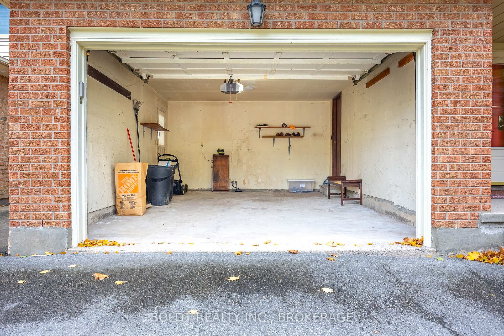 Photo 3 of 7 Elderwood Drive, St. Catharines, Grapeview — HOMEH