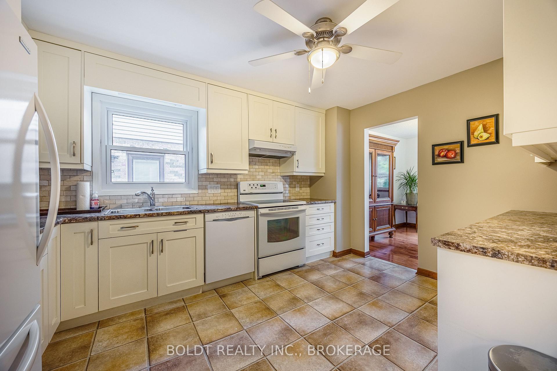 Photo 7 of 7 Elderwood Drive, St. Catharines, Grapeview — HOMEH