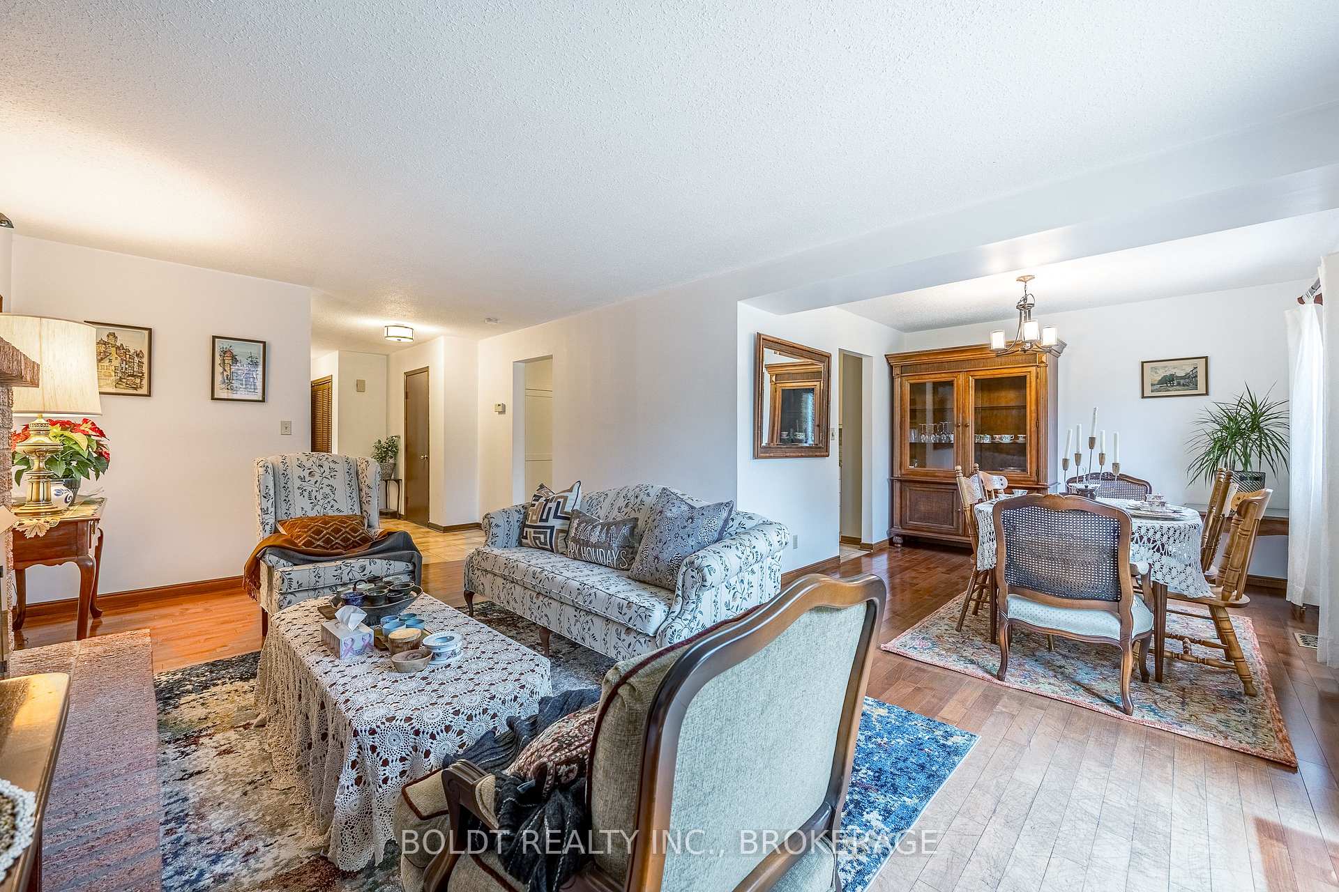 Photo 11 of 7 Elderwood Drive, St. Catharines, Grapeview — HOMEH