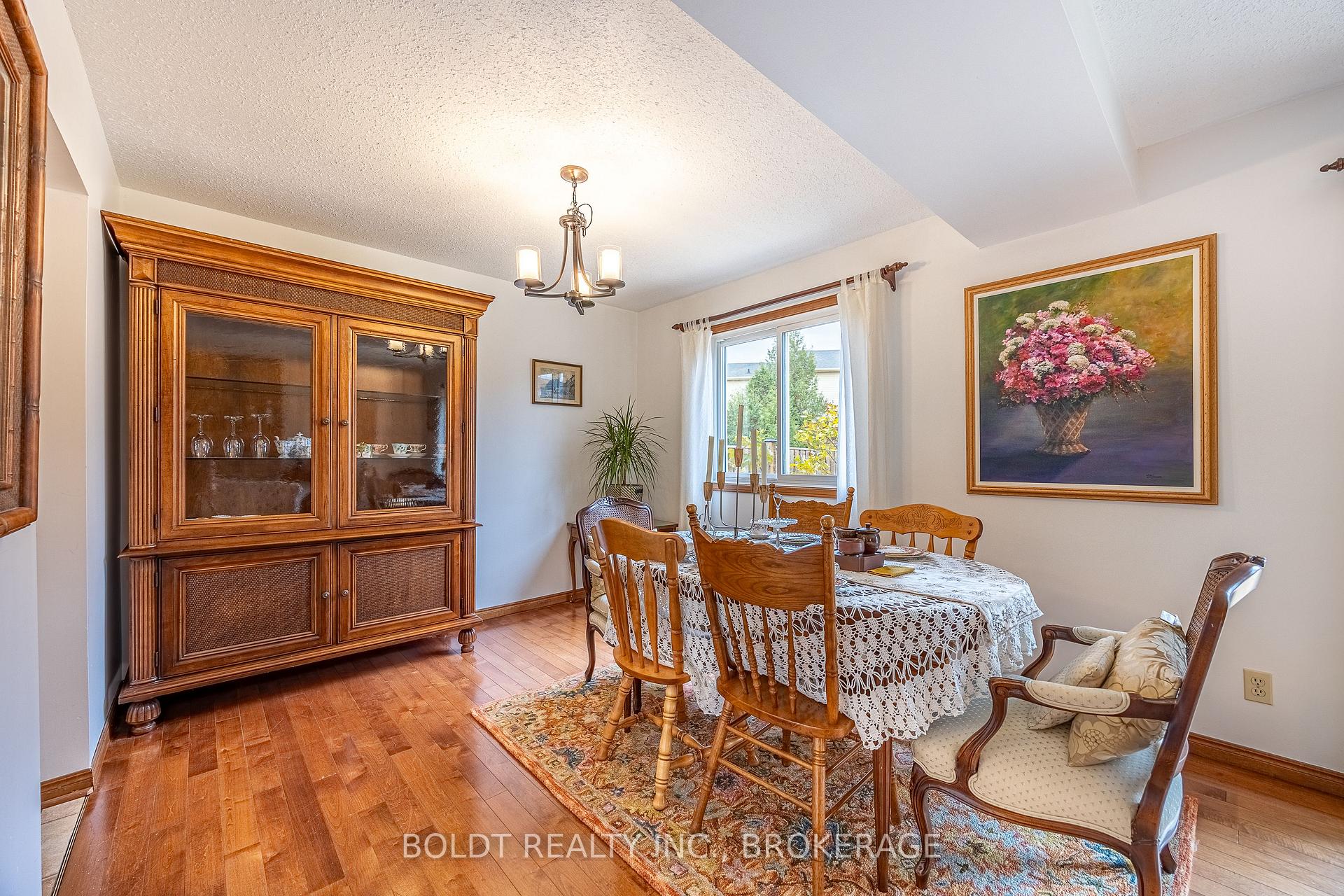 Photo 12 of 7 Elderwood Drive, St. Catharines, Grapeview — HOMEH