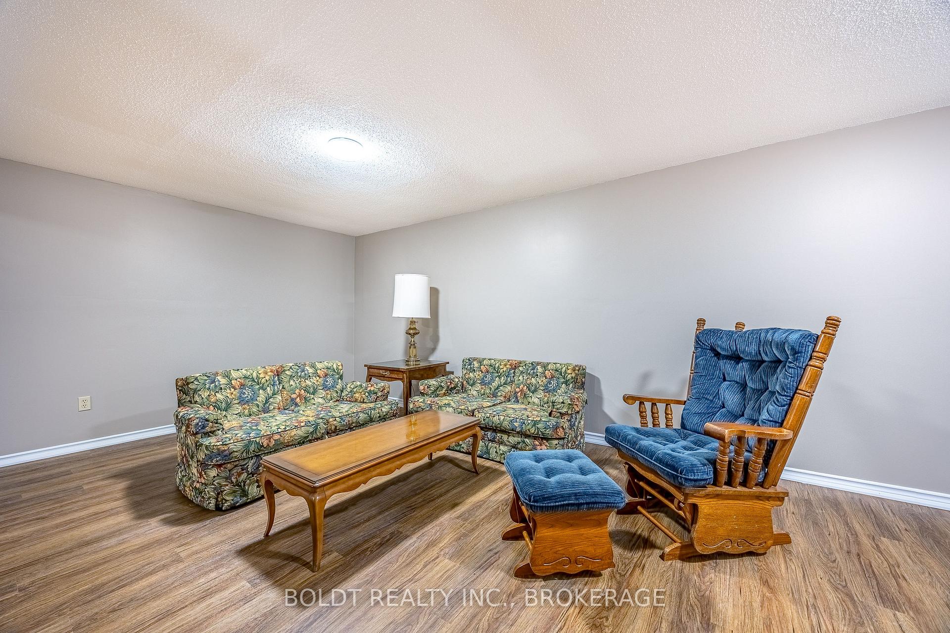 Photo 20 of 7 Elderwood Drive, St. Catharines, Grapeview — HOMEH