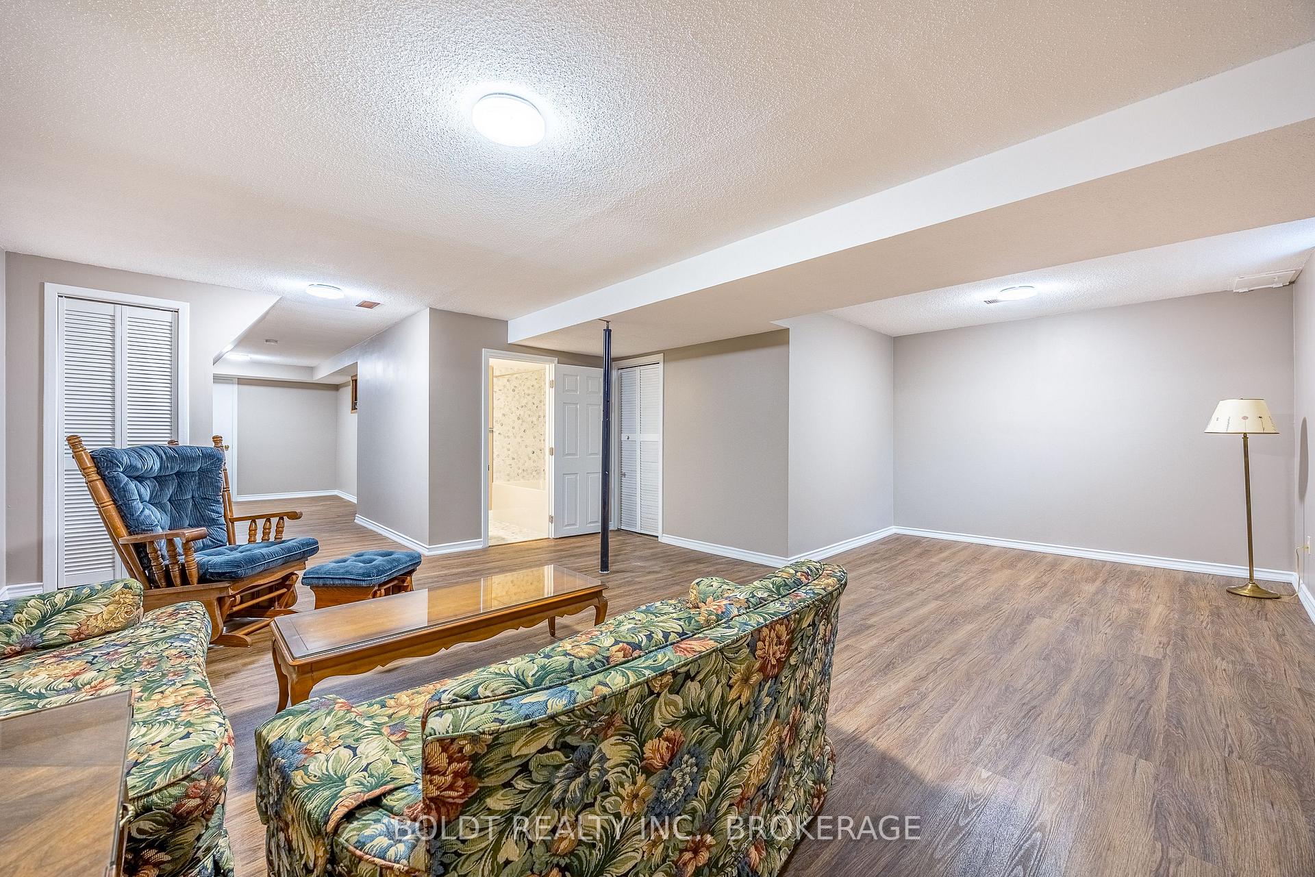 Photo 21 of 7 Elderwood Drive, St. Catharines, Grapeview — HOMEH
