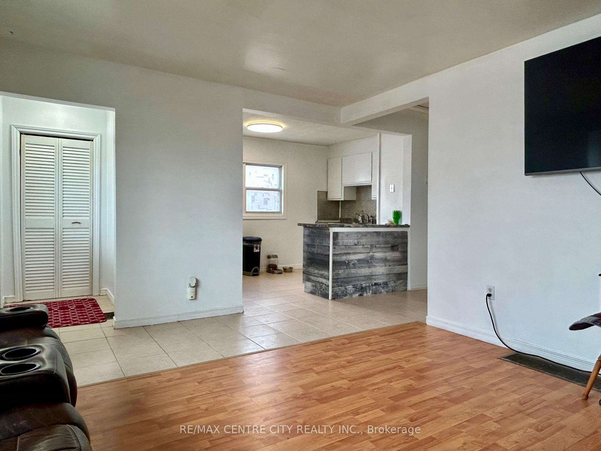 Photo 4 of 11 Parkside Drive, St. Thomas — HOMEH