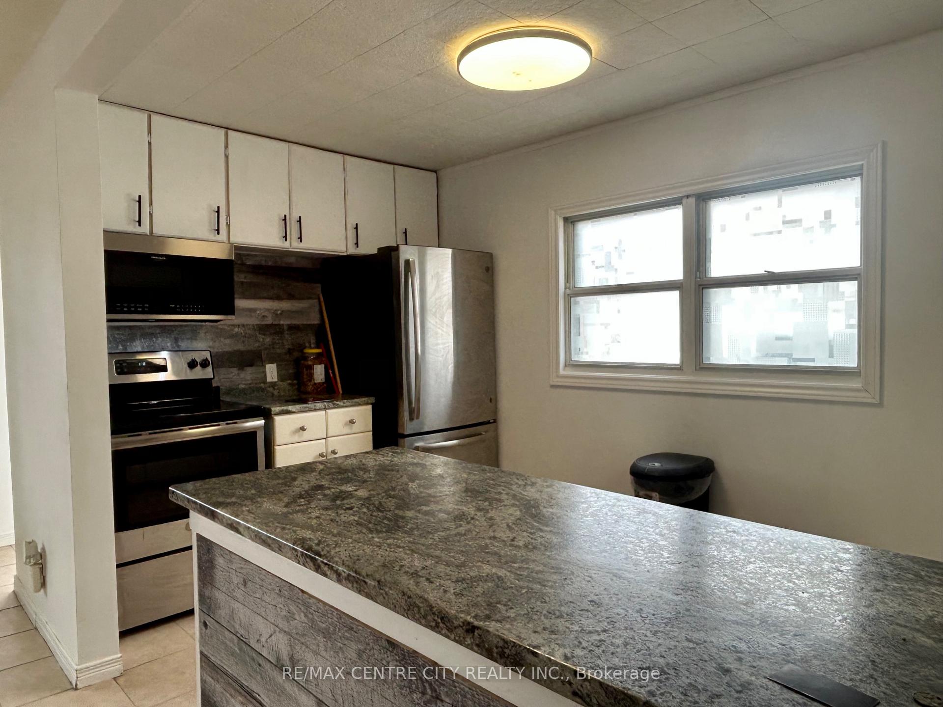Photo 5 of 11 Parkside Drive, St. Thomas — HOMEH